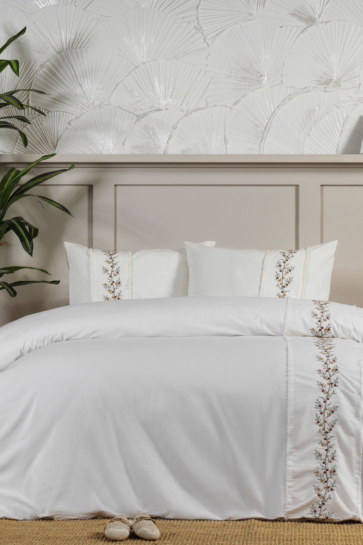 Belissa Nevresim Takımı Çift Kişilik Lastikli Çarşaf %100 Pamuk Nakışlı (200x220 cm) Hardal