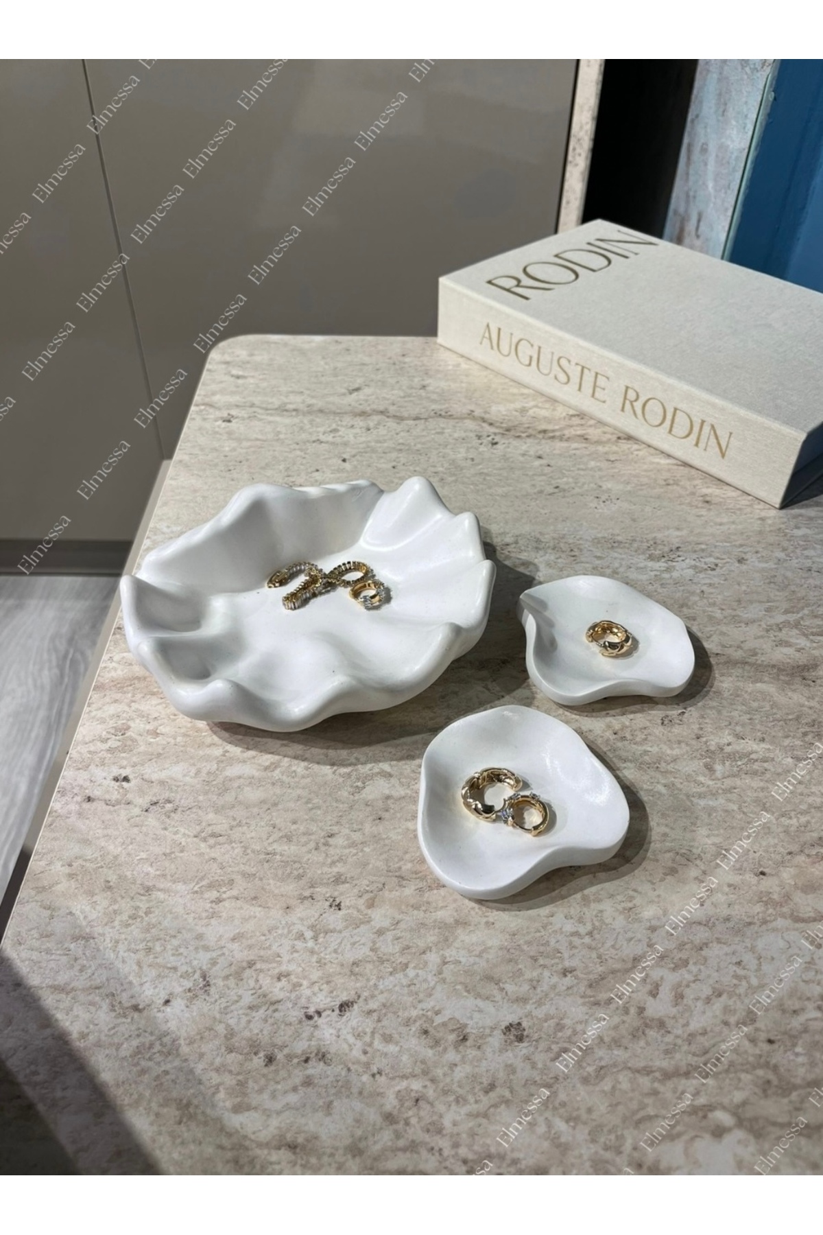 With 3-piece decor products(varnished)