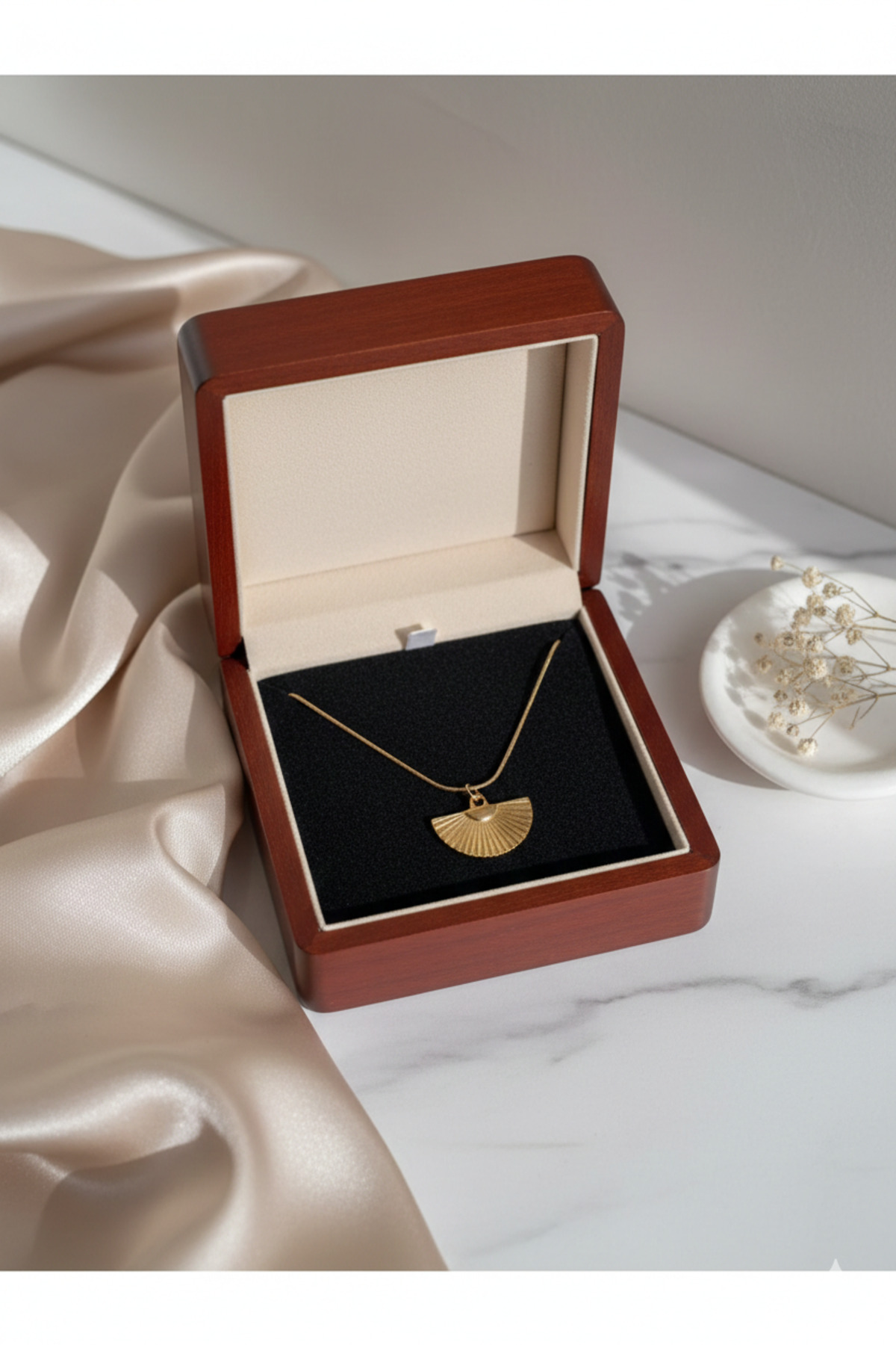Gold Renk Yelpaze Charm Yılan Zincir Çelik Kadın Kolye (45 Cm) – Sevgililer Günü Özel - Detay Görseli 5