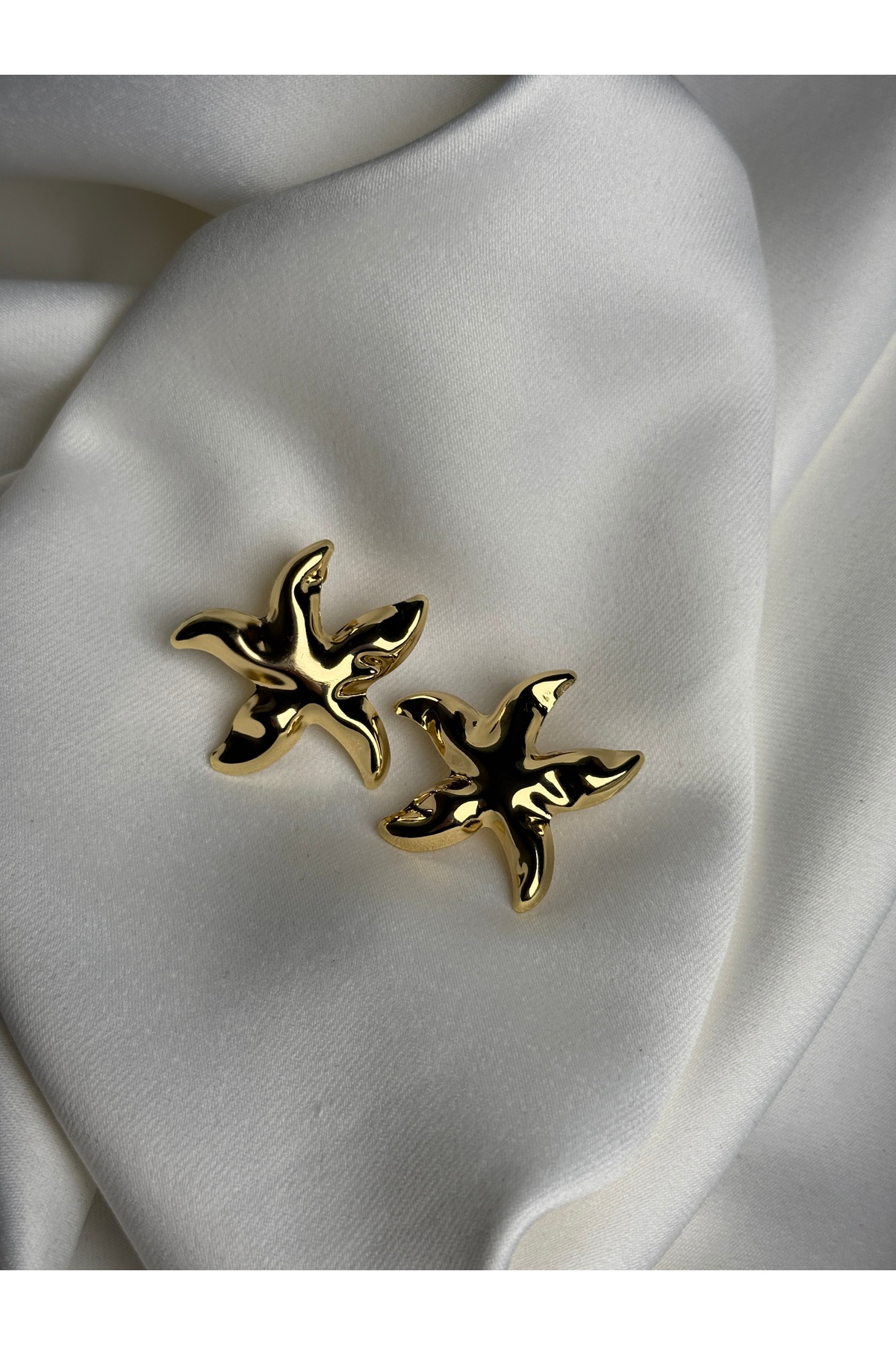 Modern Yıldız Tasarımlı Gold Renk Kadın Küpe