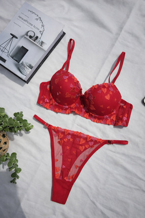 ED WOMEN Kırmızı Kalp’li Brode Takım (DESTEKLİ) 14 Şubat Özel