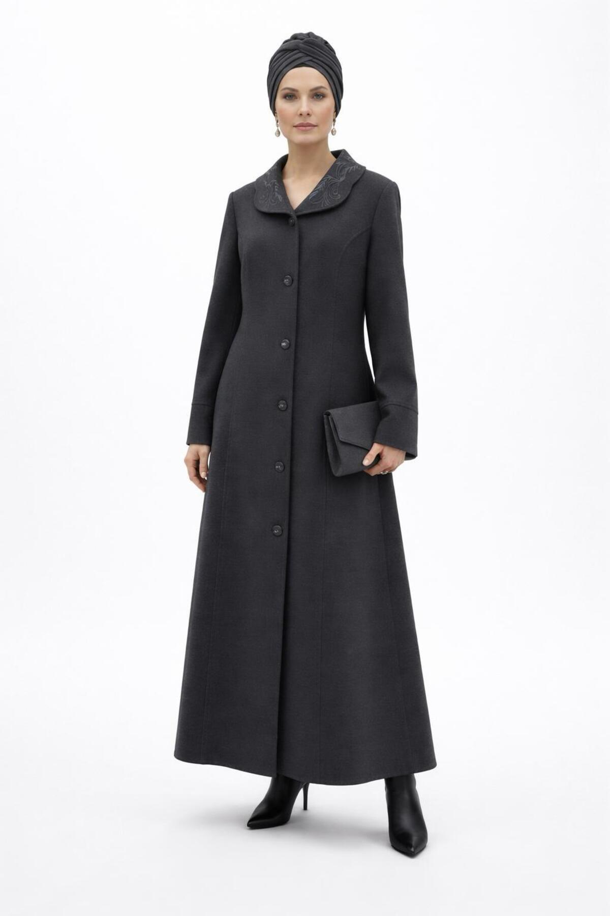 ESİN GİYİM  NAKIŞ DETAYLI BÜYÜK BEDEN MANTO - Görsel 4