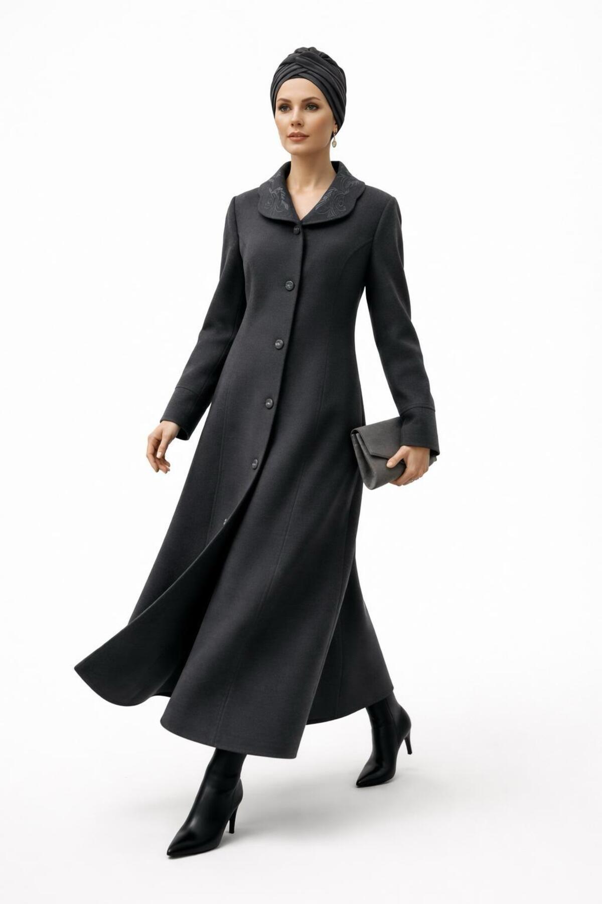 ESİN GİYİM  NAKIŞ DETAYLI BÜYÜK BEDEN MANTO - Görsel 3