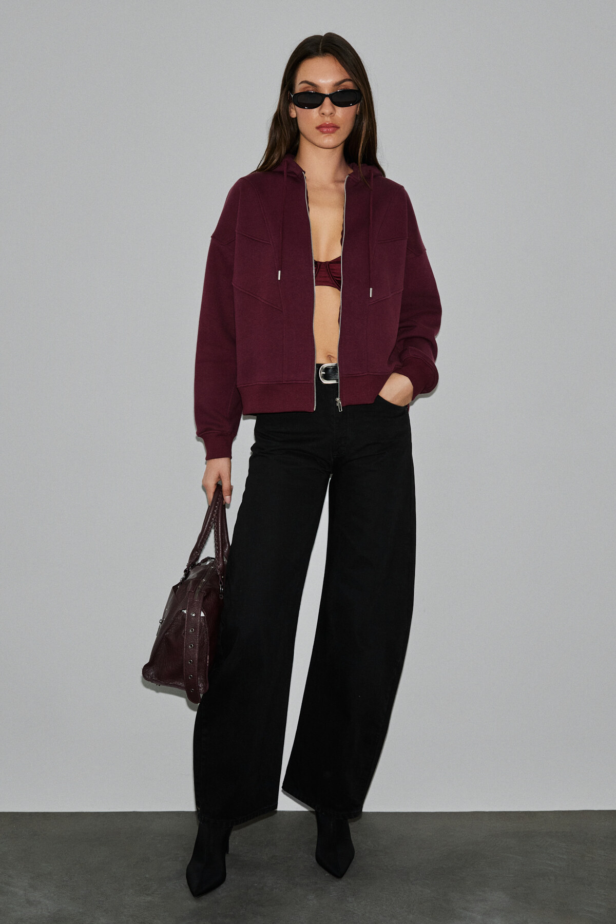 GRIMELANGE  VYSELLE Kadın Önü Kesikli Metal Fermuarlı Kapüşonlu Etiket Detaylı Oversize Bordo Sweatshirt - Görsel 4