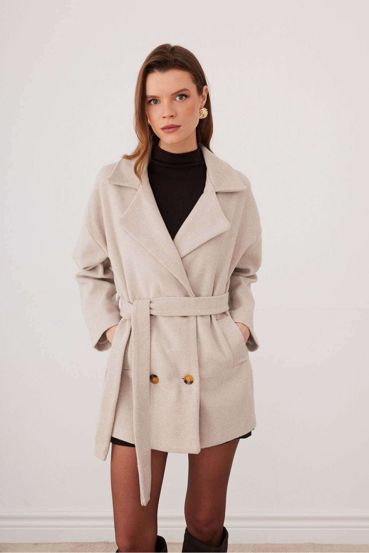 SevdeUgur  Kadın Krem Oversize Kısa Kaşe Kaban Kemerli Astarlı - Sevde Ugur - Görsel 5