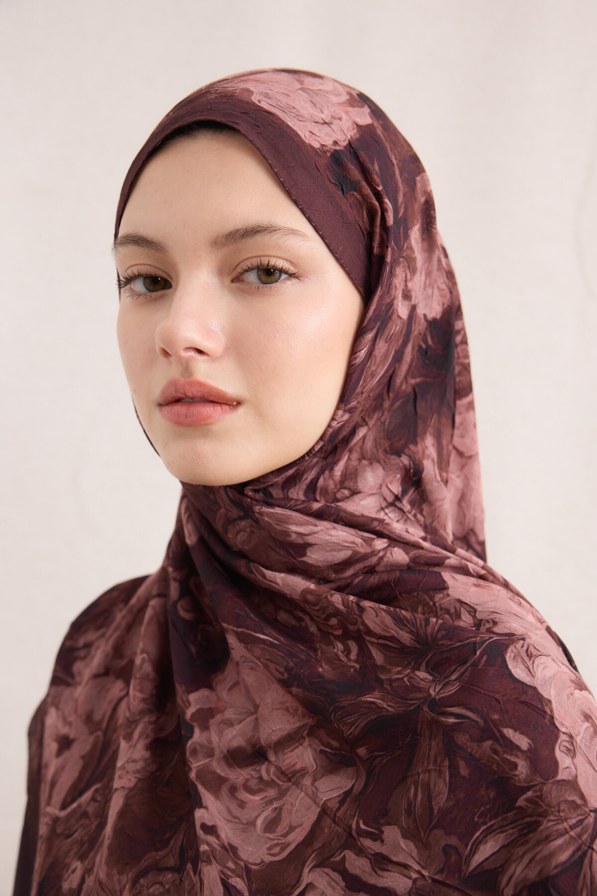 cs camellia scarf Monaco Kraş Şal - Erik Çürüğü görsel 4