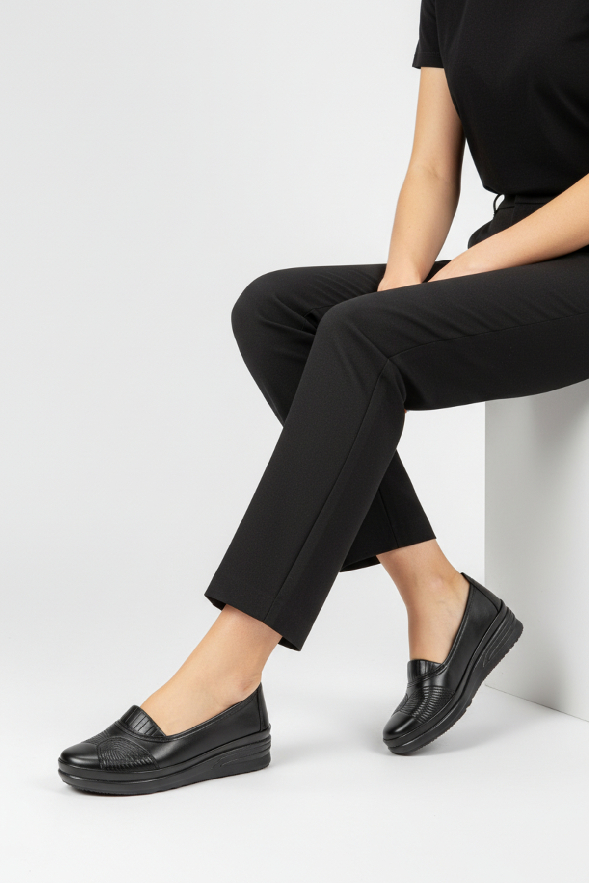 RAVZADERİ  Urban Rahat Nakışlı Anne Ayakkabı - Görsel 3