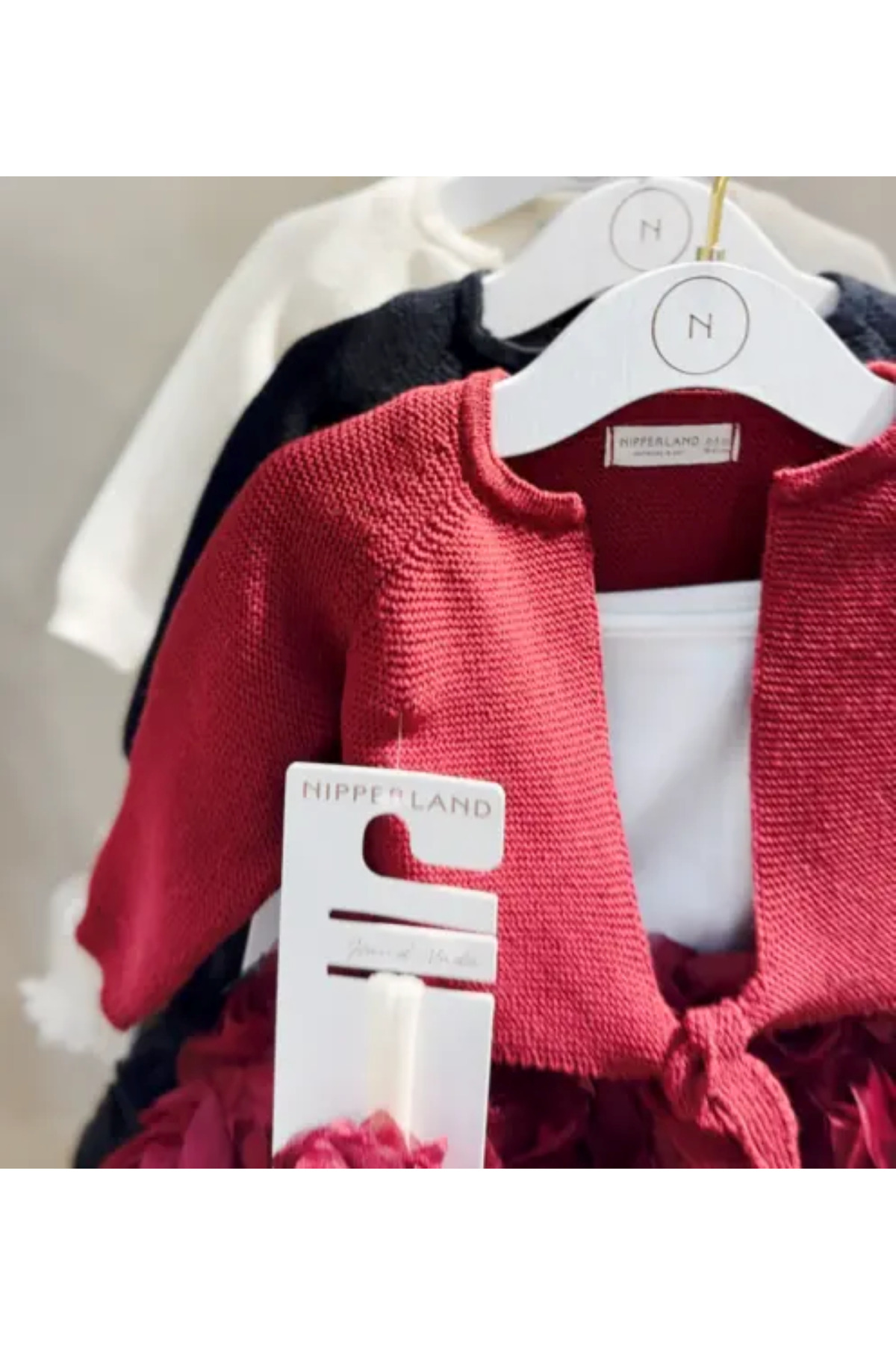 Nipperland Güllü Kız Bebek Elbise Takımı 4’lü – Triko Hırka, İç Badi, Etek ve Saç Bandı fotoğrafı 3 (önizleme)