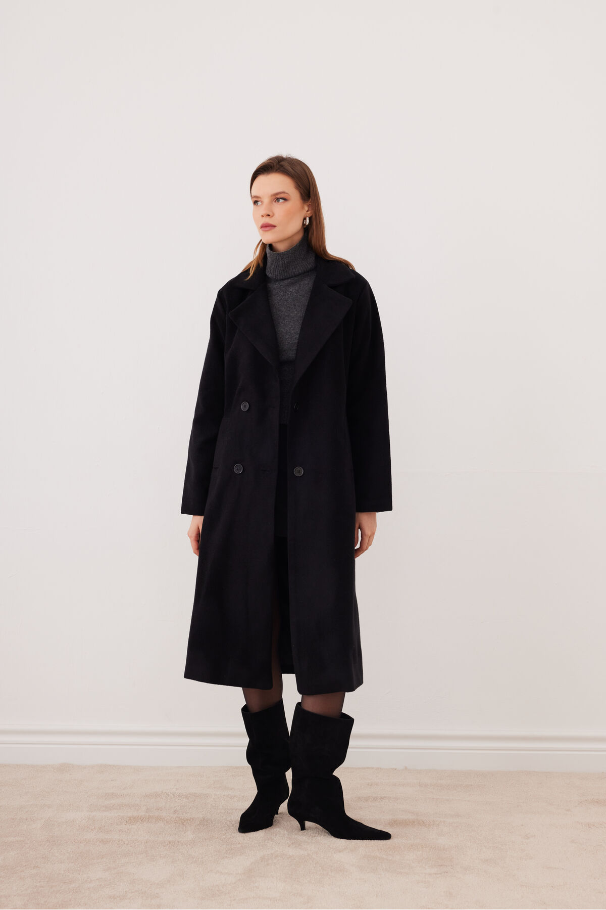 SevdeUgur  Kadın Kaşe Kruvaze Yaka Düğmeli Astarlı Kaban – Günlük & Şık – Siyah - Sevde Ugur - Görsel 4