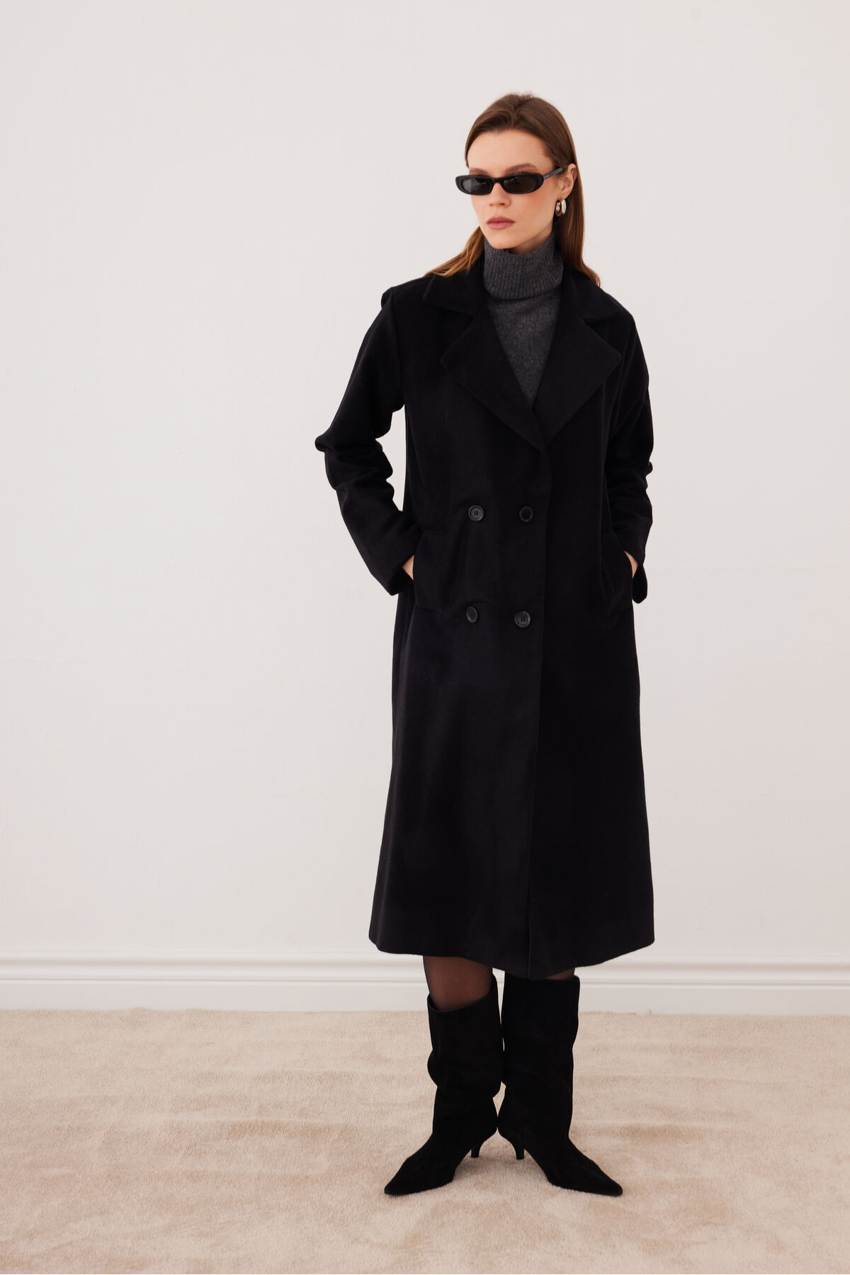 SevdeUgur  Kadın Kaşe Kruvaze Yaka Düğmeli Astarlı Kaban – Günlük & Şık – Siyah - Sevde Ugur - Görsel 5