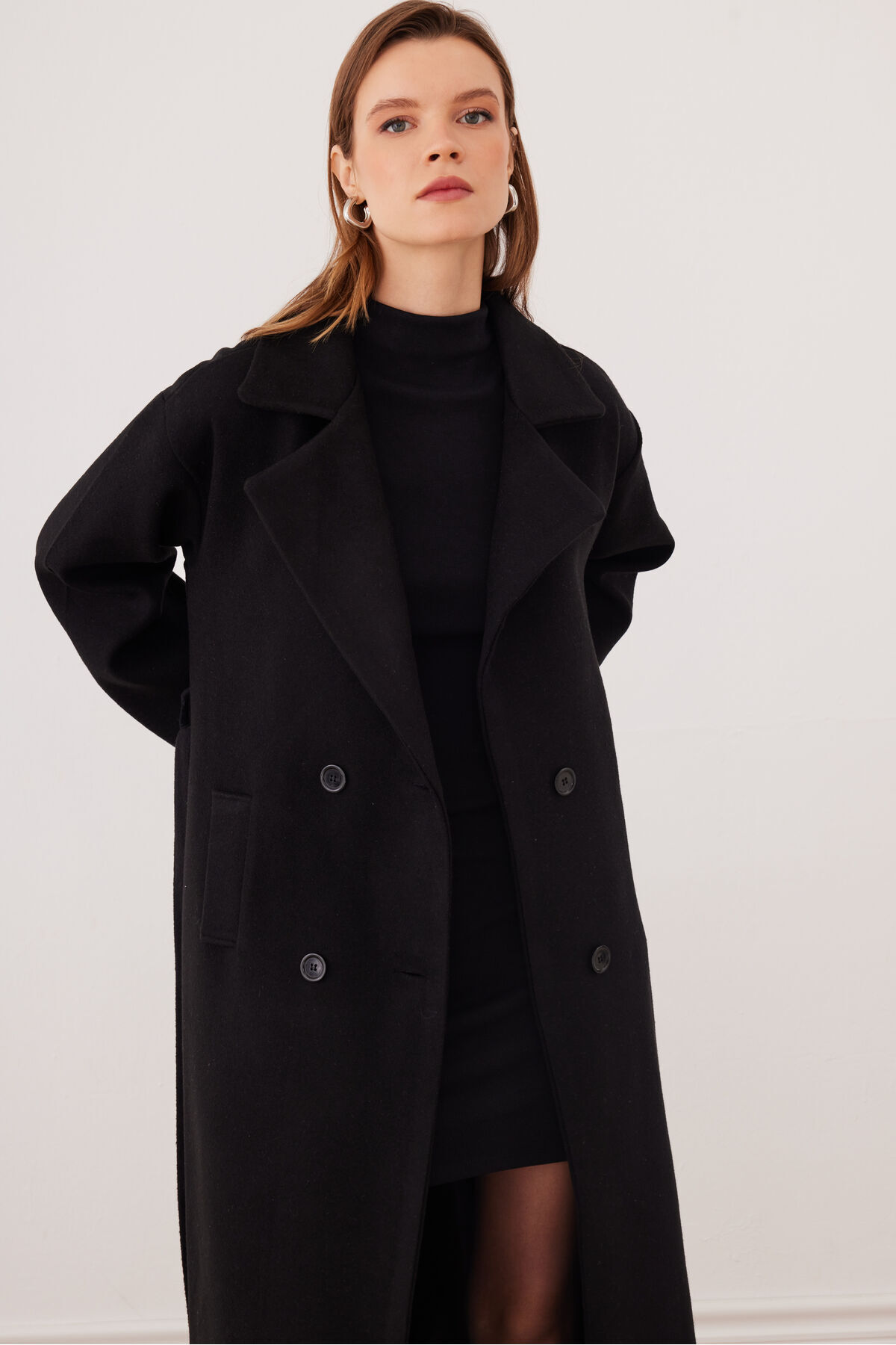 SevdeUgur  Kadın Kaşe Kaban Oversize Uzun Kemerli Astarlı Rahat Kalıp – Siyah - Sevde Ugur - Görsel 4