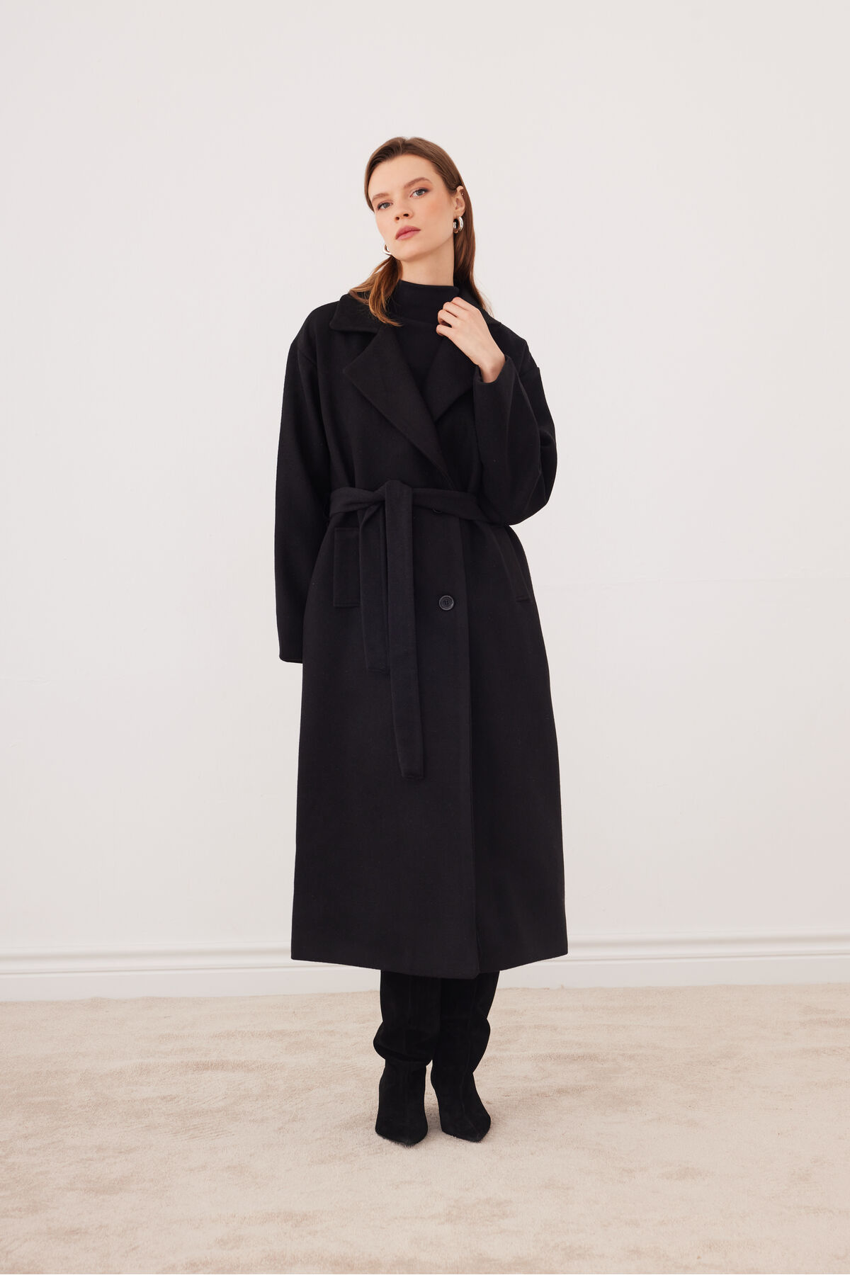 SevdeUgur  Kadın Kaşe Kaban Oversize Uzun Kemerli Astarlı Rahat Kalıp – Siyah - Sevde Ugur - Görsel 7