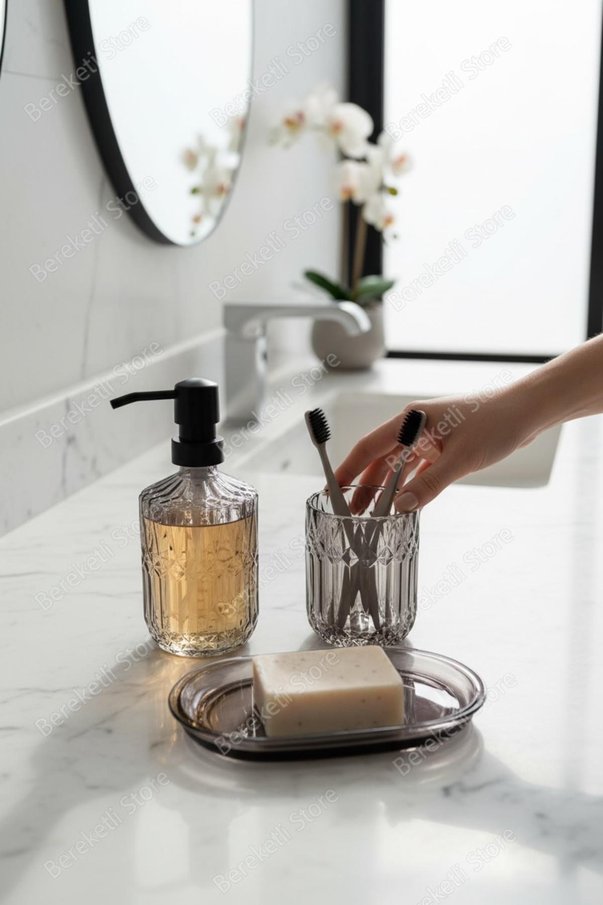 Sarı Çizgili Cam Banyo Seti | Sıvı Sabunluk, Diş Fırçalık ve Sabunluk | Şık & Modern Tezgâh Üstü Set