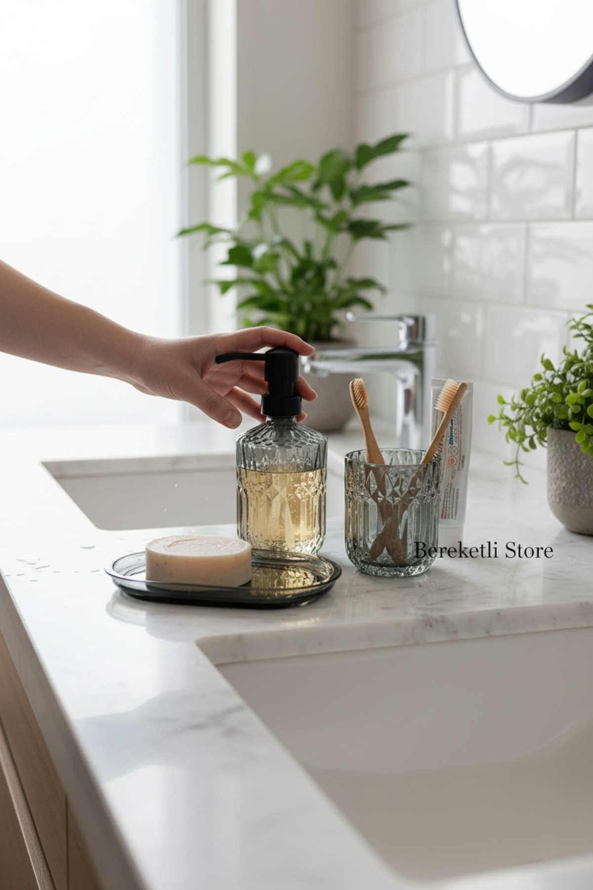 Sarı Çizgili Cam Banyo Seti | Sıvı Sabunluk, Diş Fırçalık ve Sabunluk | Şık & Modern Tezgâh Üstü Set