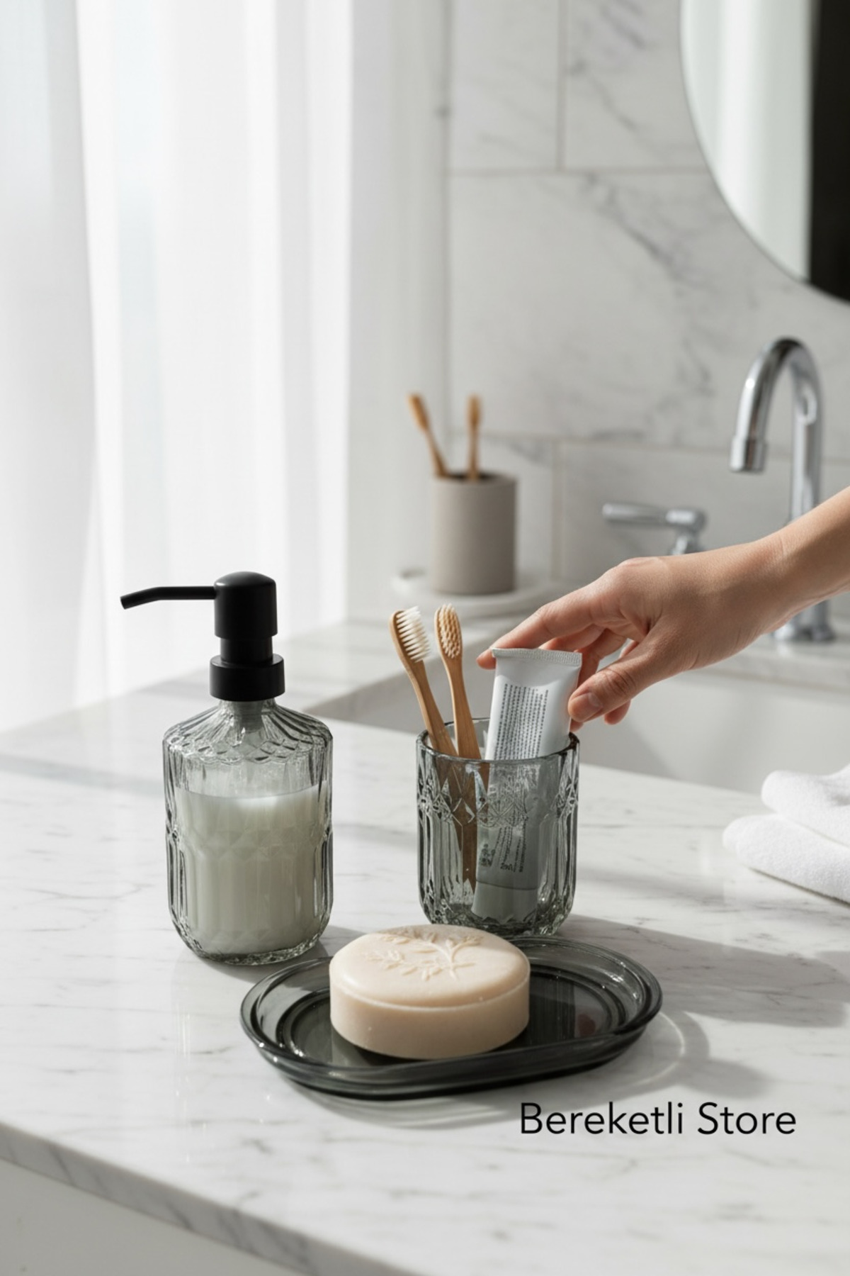 Sarı Çizgili Cam Banyo Seti | Sıvı Sabunluk, Diş Fırçalık ve Sabunluk | Şık & Modern Tezgâh Üstü Set