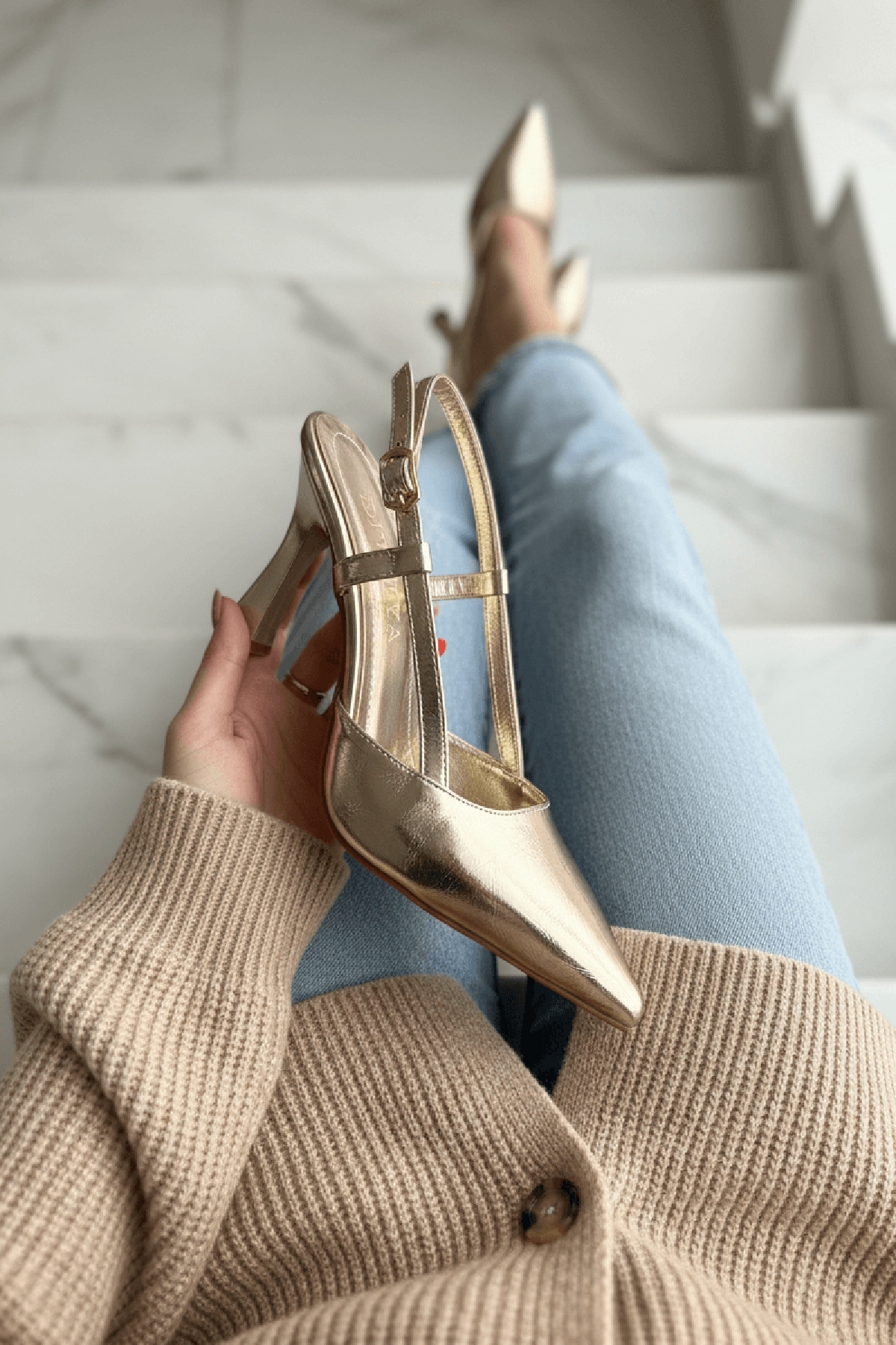 DİVOLYA  Semiras Gold Kırışık Rugan Yanları Açık ( 9 cm Topuklu ) Sivri Burun Topuklu Ayakkabı