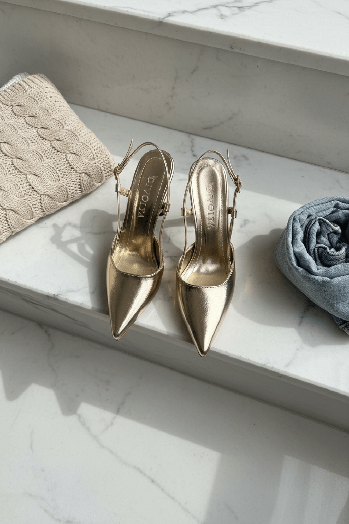 DİVOLYA  Semiras Gold Kırışık Rugan Yanları Açık ( 9 cm Topuklu ) Sivri Burun Topuklu Ayakkabı - Görsel 3