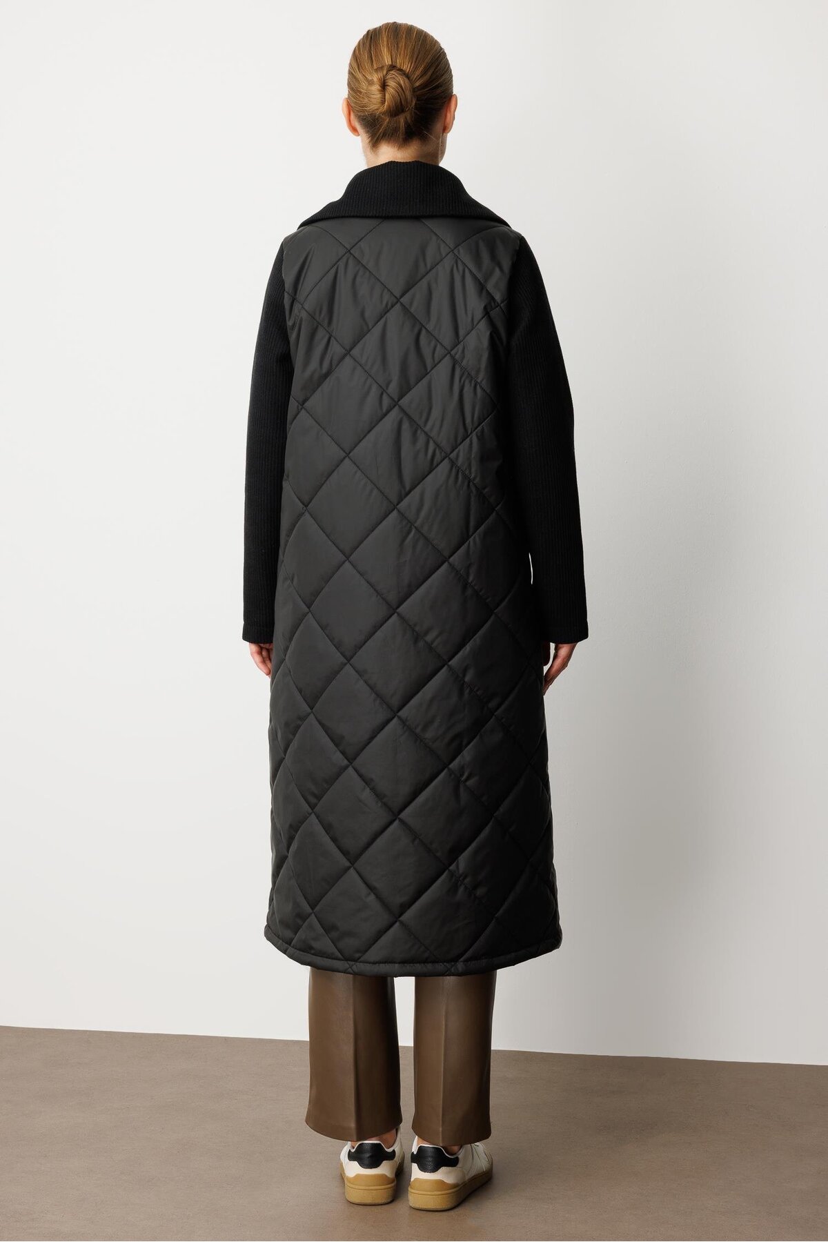 Micca  Kol ve Yaka Yüksek Yün İçerikli Triko Orta Bedeni Soft Elyaf Dolgulu Astarlı Zamansız Kaban-Siyah - Görsel 4