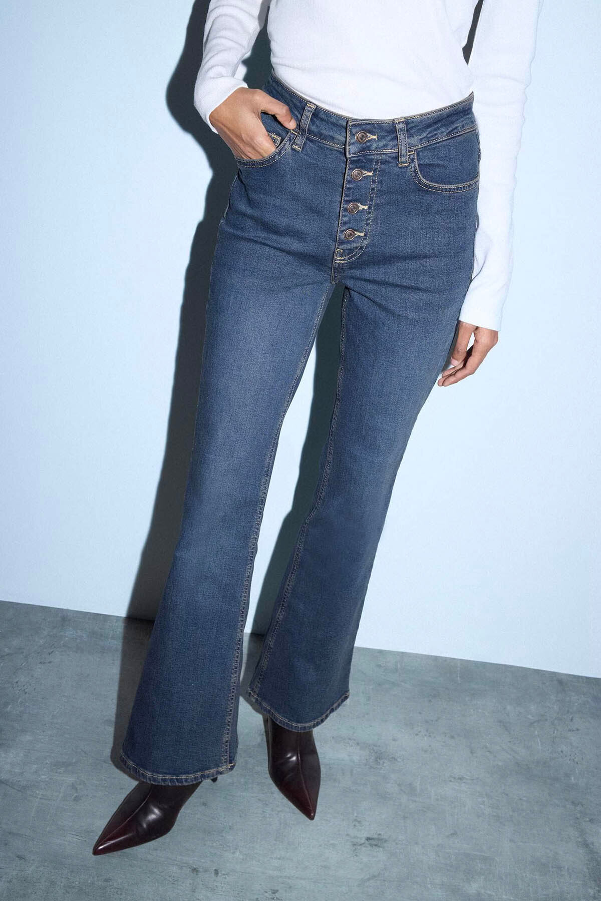 DeFacto Mia Flare Fit Jean Yıkamalı Pantolon F5536AX26SP görsel 4