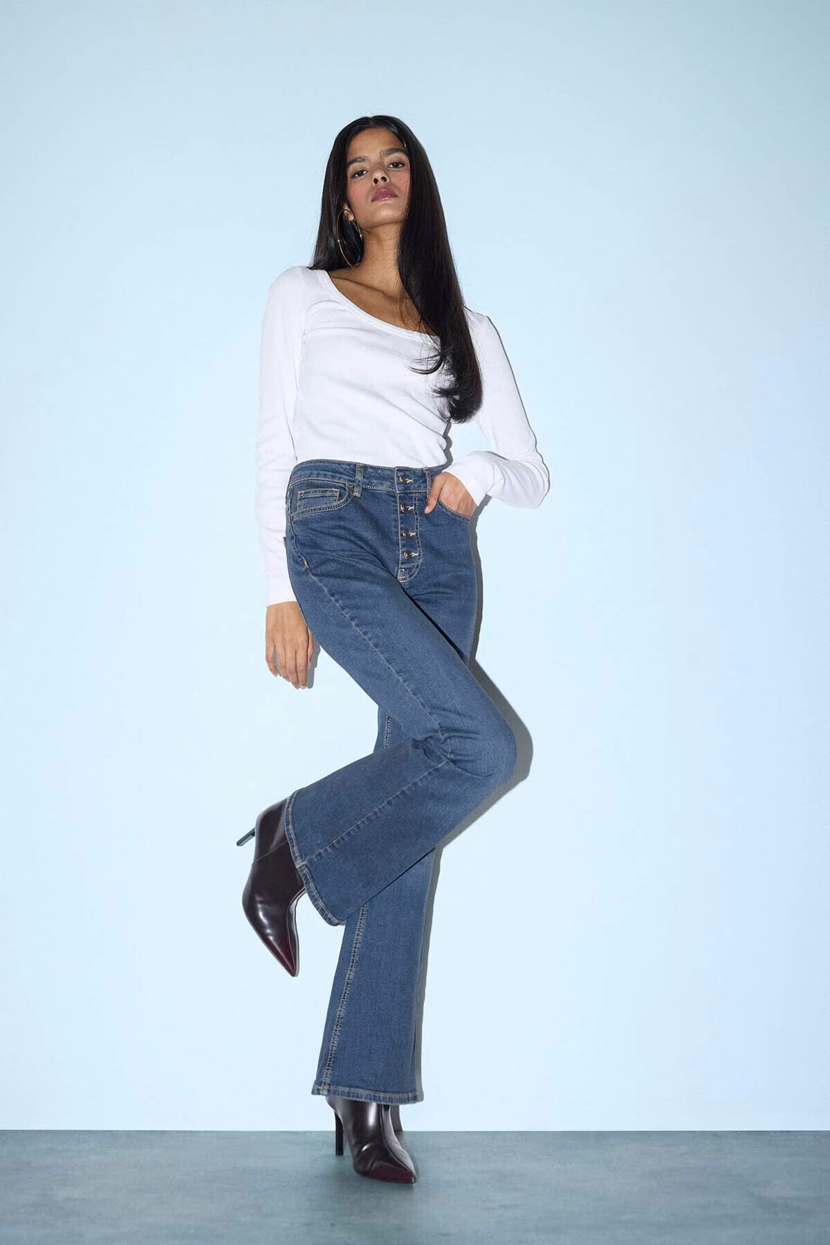 DeFacto Mia Flare Fit Jean Yıkamalı Pantolon F5536AX26SP görsel 3