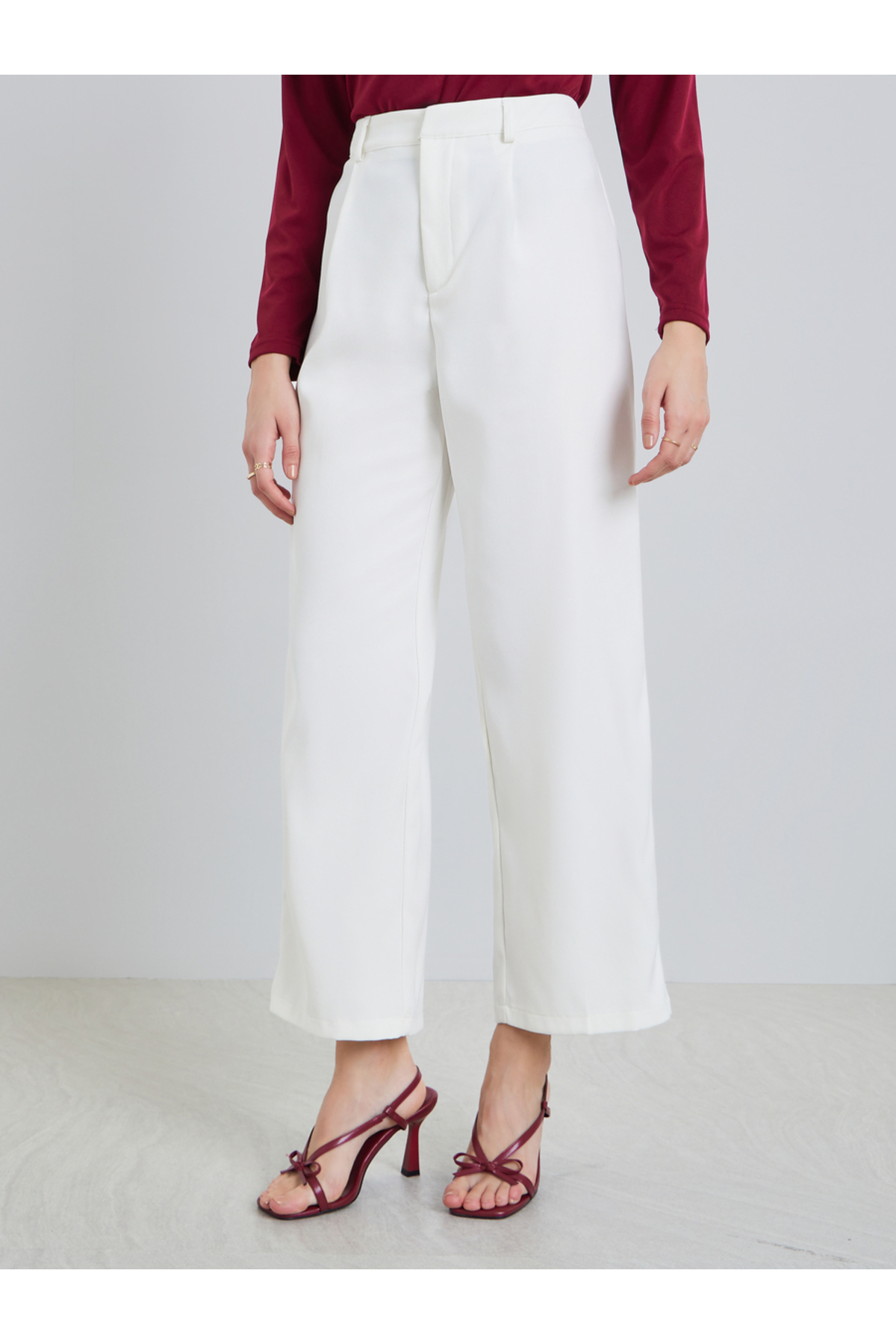 بنطلون نسائي أبيض أرجل واسعة