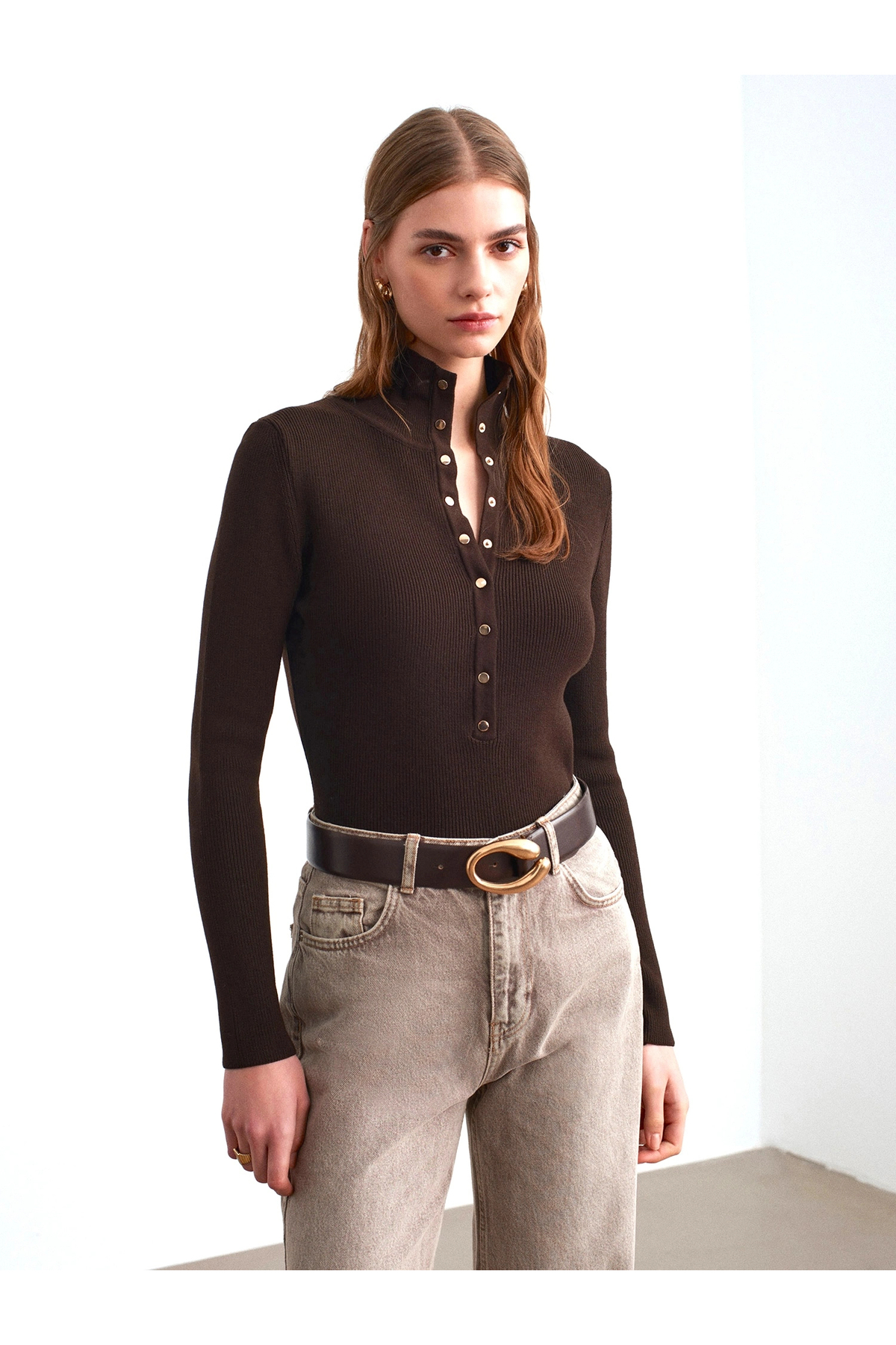 URİS  Kadın Acı Kahverengi Dik Yaka Çıtçıtlı Uzun Kol Triko Kazak - Görsel 4