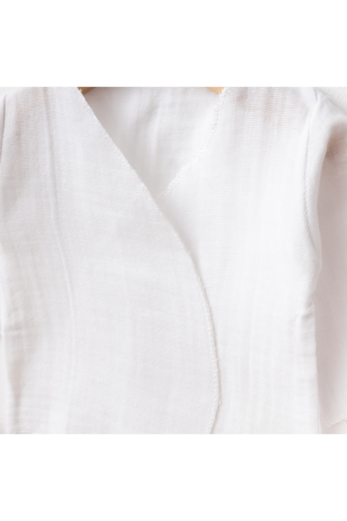 tinibud GOTS Sertifikalı Beyaz %100 Organik Pamuk Müslin Yenidoğan Hastane Çıkışı Seti Şık Hediye Paketli fotoğrafı 4 (önizleme)