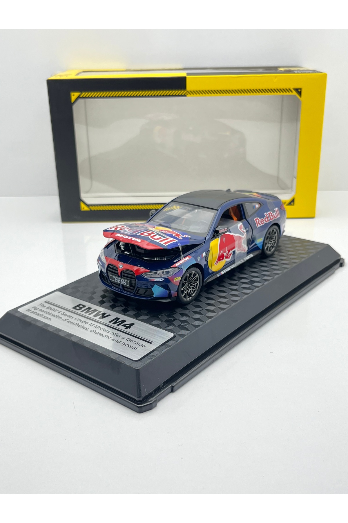 CCA BMW M4 REDBULL