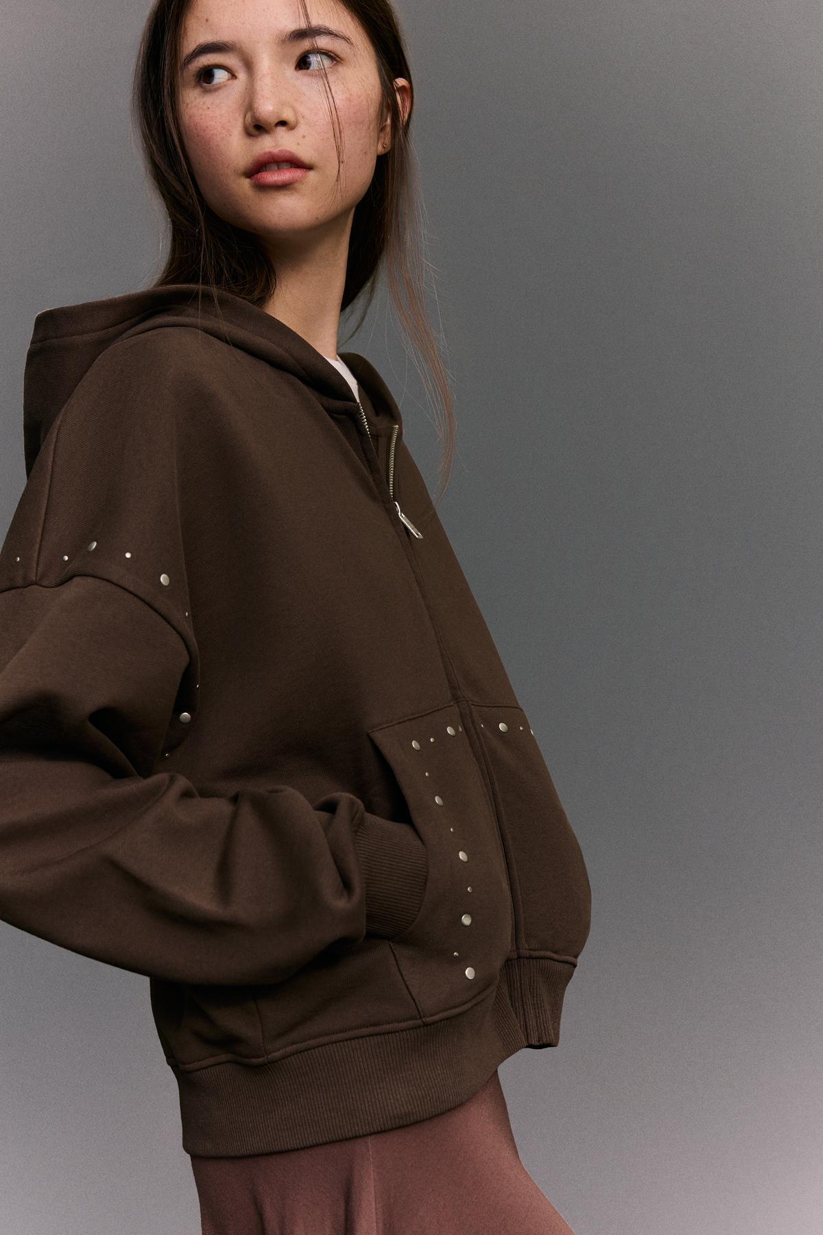 Bershka  Zımba detaylı fermuarlı kapüşonlu sweatshirt - Görsel 4