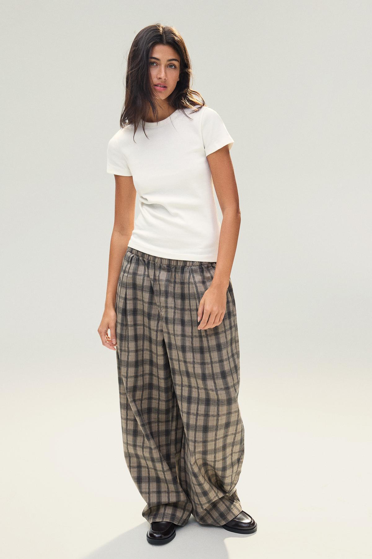 Bershka  Kısa kollu fitilli temel tişört - Görsel 3