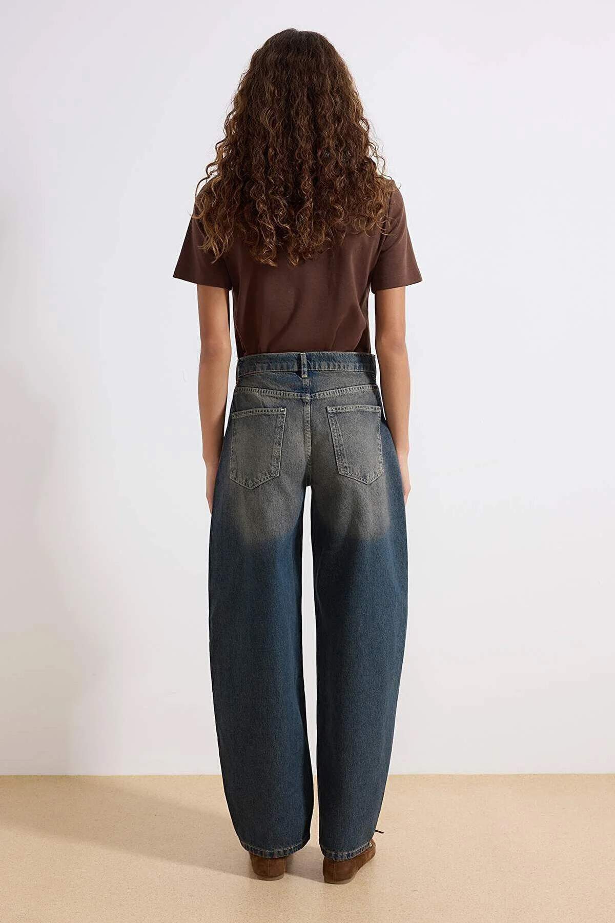 Trendyolmilla  More Sustainable Koyu Mavi Normal Bel Loose Baggy %100 Pamuk Non-Stretch Jeans TWOAW25JE00140 - Görsel 4