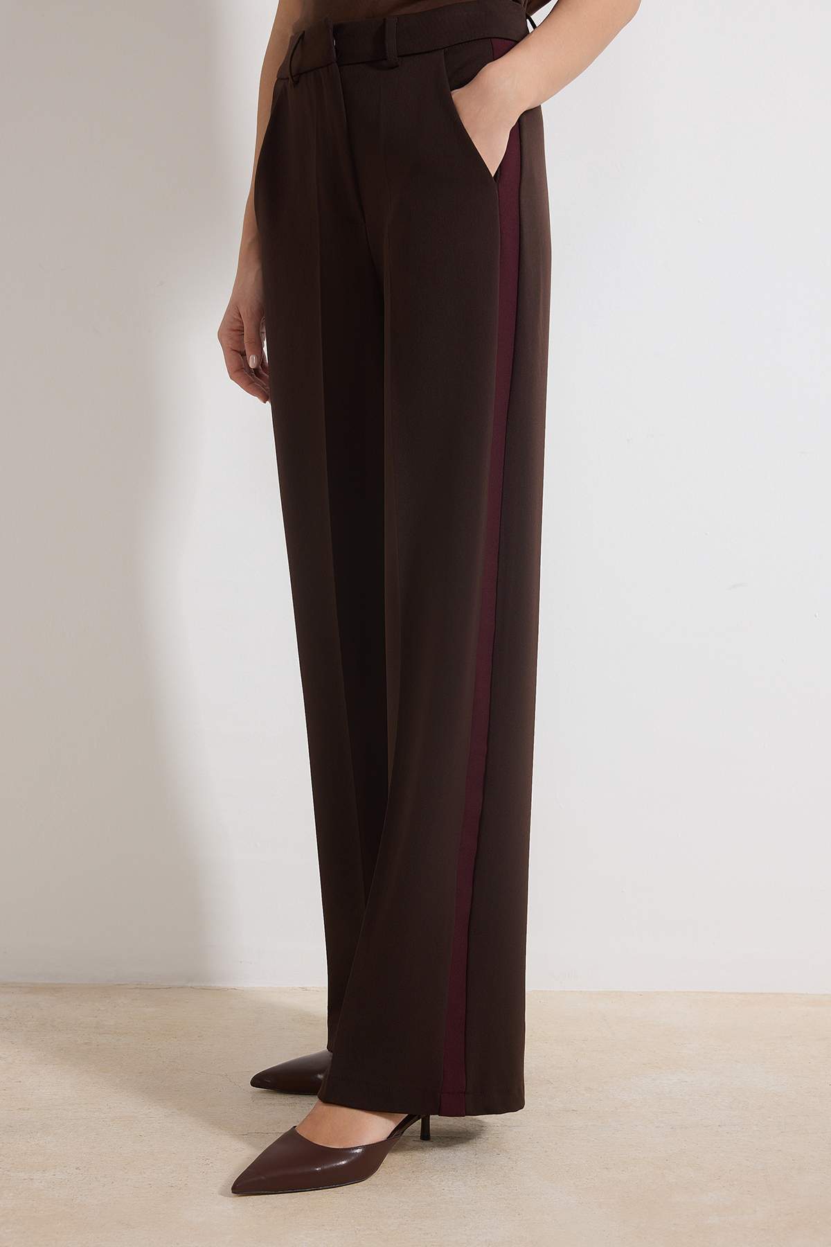 Trendyolmilla  Kahverengi Bordo Çizgili Kalın Tuşeli/Kışlık Dokuma Pantolon TWOSS26PL00013 - Görsel 3