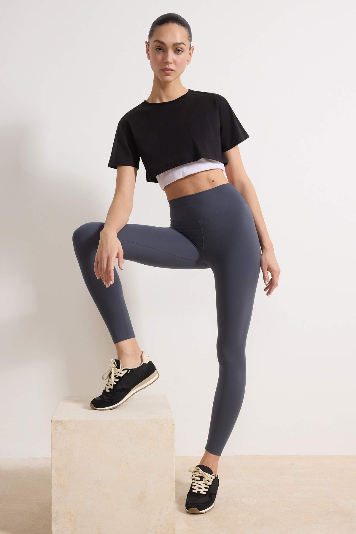 Trendyol Collection Anthrazitfarbene, weich gebürstete Stoff-Reflektordruck-d...