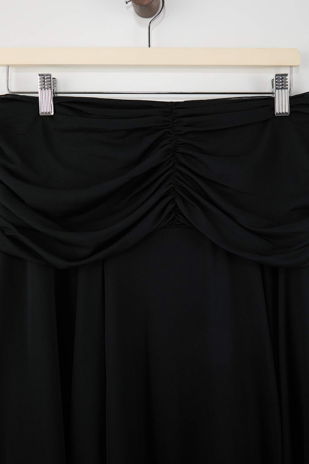 Trendyolmilla  Siyah Maxi Büzgü/Drape Detaylı Boho/Boho Chic Basklılı Tül Esnek Örme Etek TBBAW26AZ00059 - Görsel 4