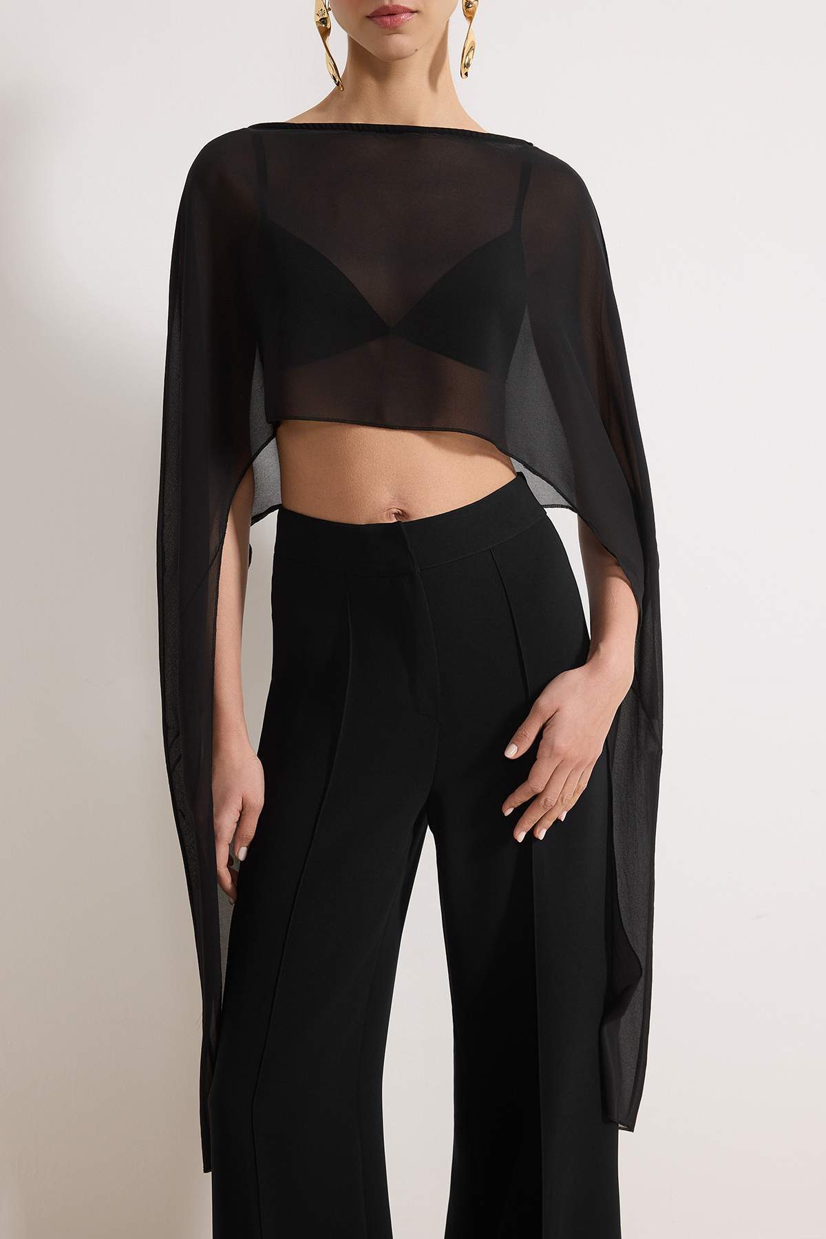 Trendyolmilla  Siyah Asimetrik Kesim Astarsız Şifon Pelerin Party Bluz TPRSS26BZ00055 - Görsel 3