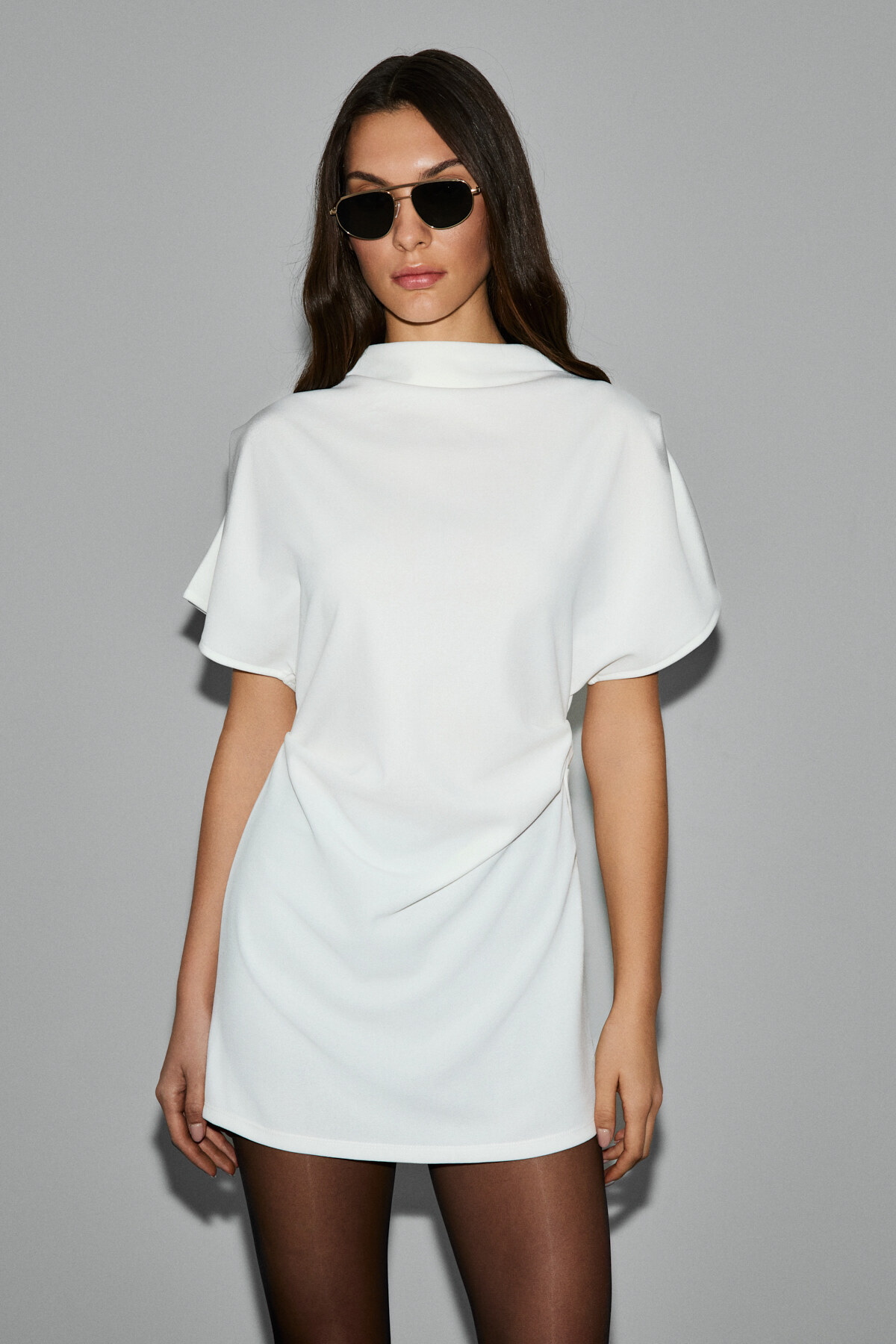 GRIMELANGE  MAXINE Kadın Omuz Ve Bel Kısımlarında Pile Detaylı Dik Yaka Fermuarlı Kısa Kollu Mini Beyaz Elbise - Görsel 4