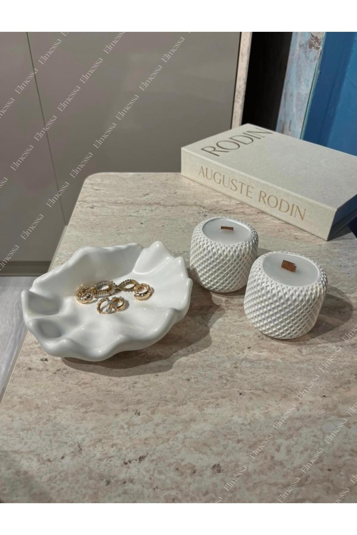 With 3-piece decor products(varnished)