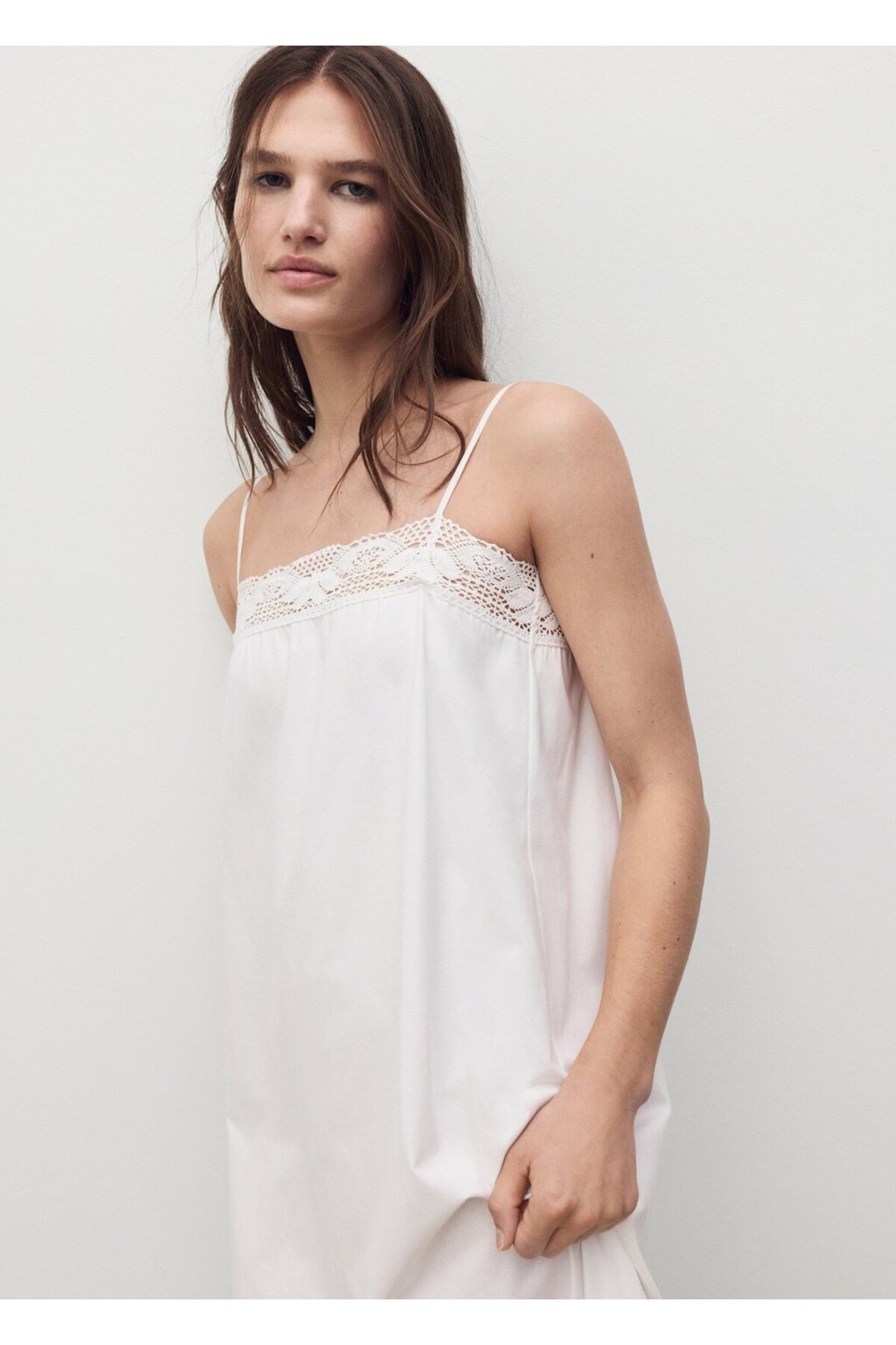 MANGO Pamuklu dantel detaylı gecelik