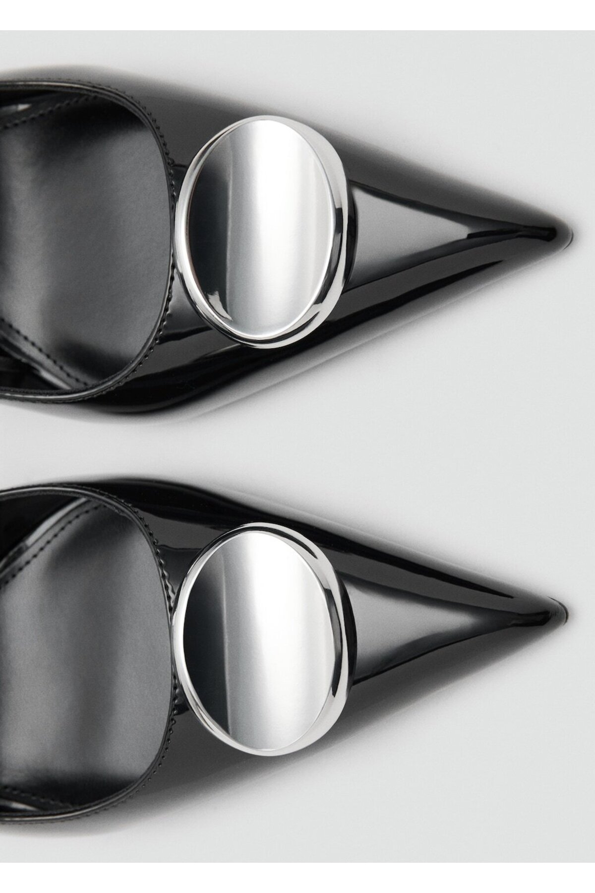 MANGO  Metalik detaylı rugan topuklu ayakkabı - Görsel 5