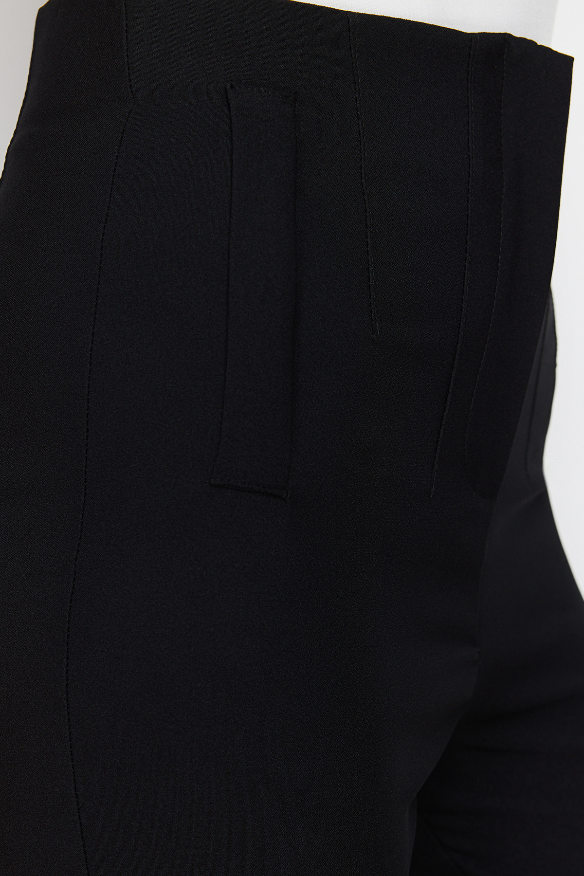 ترينديول كوليكشن سروال أسود من القماش المنسوج ذو الخصر العالي بطول الكاحل TWO...