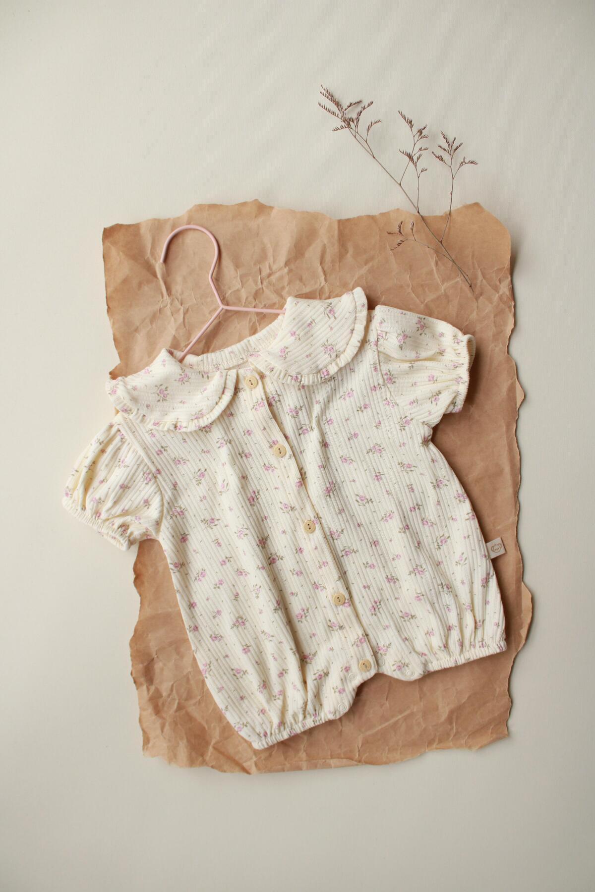 OhlalaKoala Pembe Çiçek Düğmeli Tulum fotoğrafı 4 (önizleme)