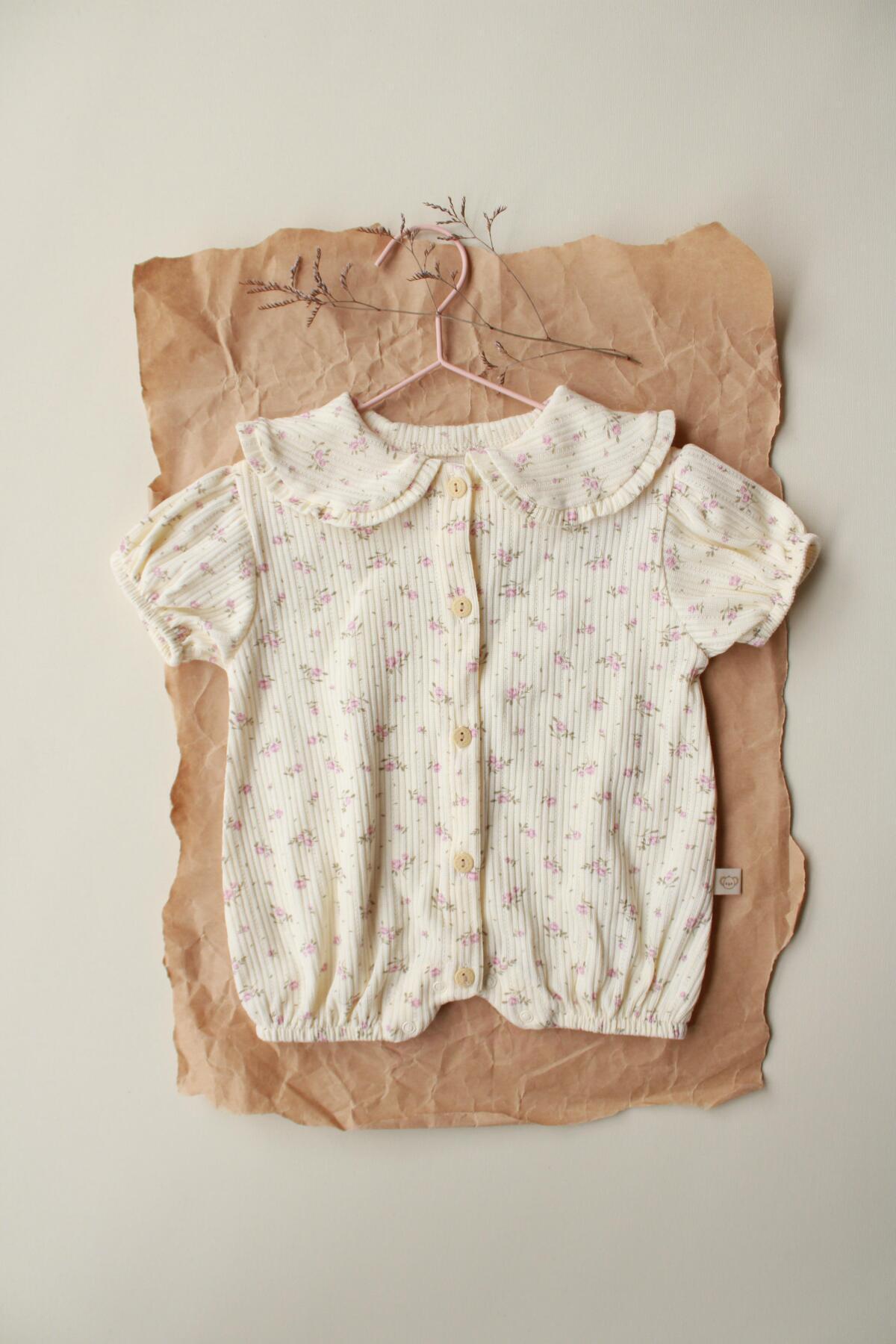 OhlalaKoala Pembe Çiçek Düğmeli Tulum fotoğrafı 2 (önizleme)