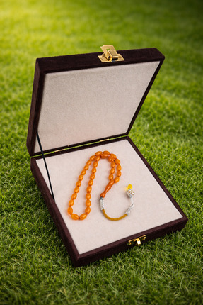 Eflatun Collection Özel Kadife Kutusuyla Kazaz Püsküllü Sıkma Kehribar Tesbih