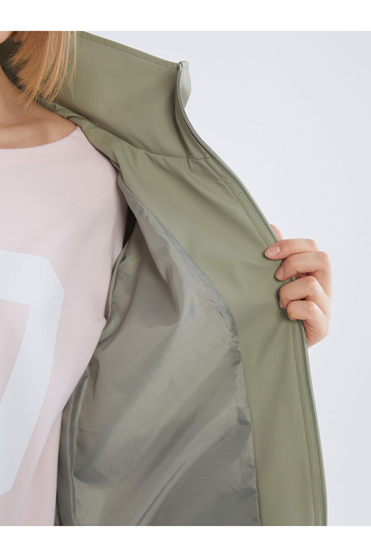 LC Waikiki Haki Kapüşonlu Oversize Kadın Yağmurluk (S6) görsel 4