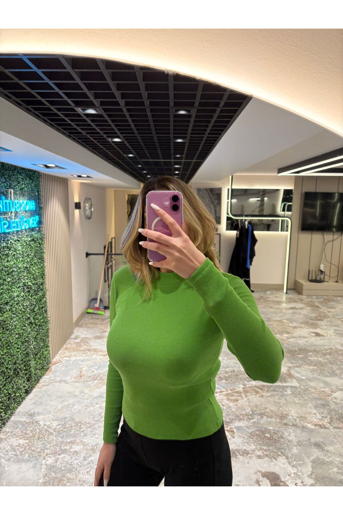 mor butik Дамска тъмнозелена корсетна блуза с полулодка и класически гладка б...