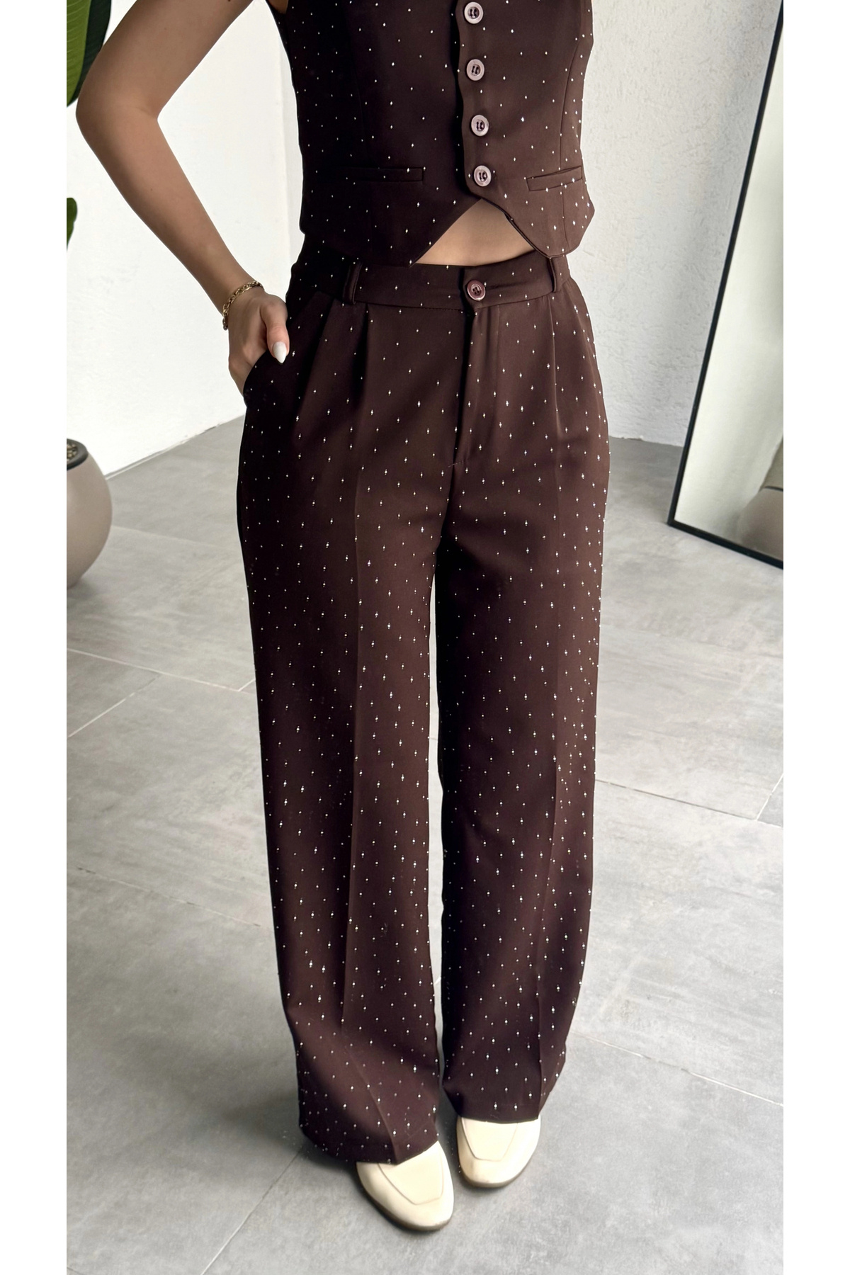 asfamoda  Kadın Kahverengi Taşlı Pırıltılı Yüksek Bel Bol Paça Pileli Palazzo Pantolon - Görsel 4