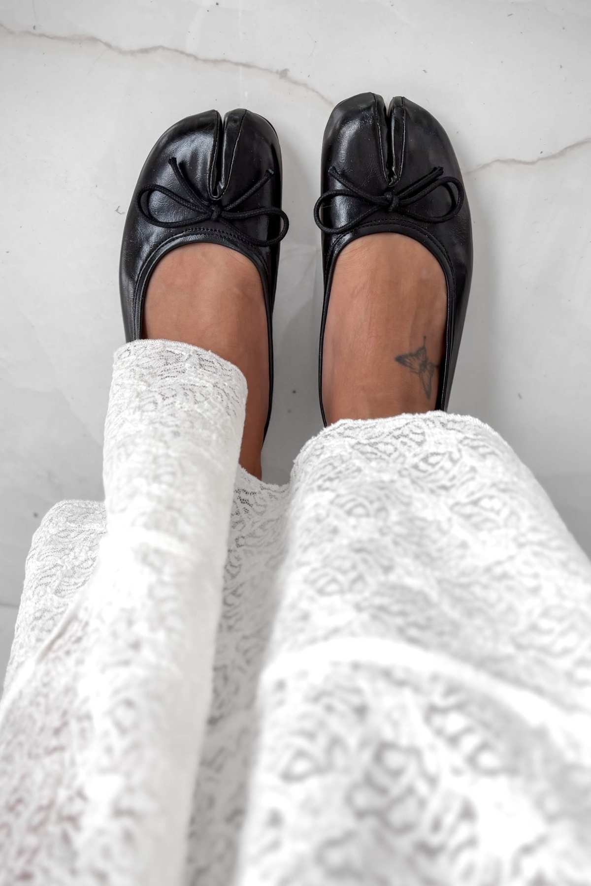 Shoebutik  Elissa Siyah Deri Parmak Arası Detay Kadın Babet - Görsel 3