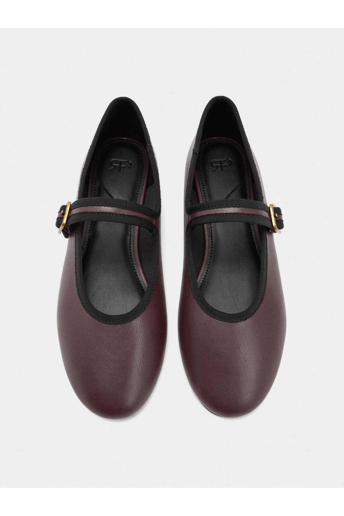 Strap & Buckle Flats