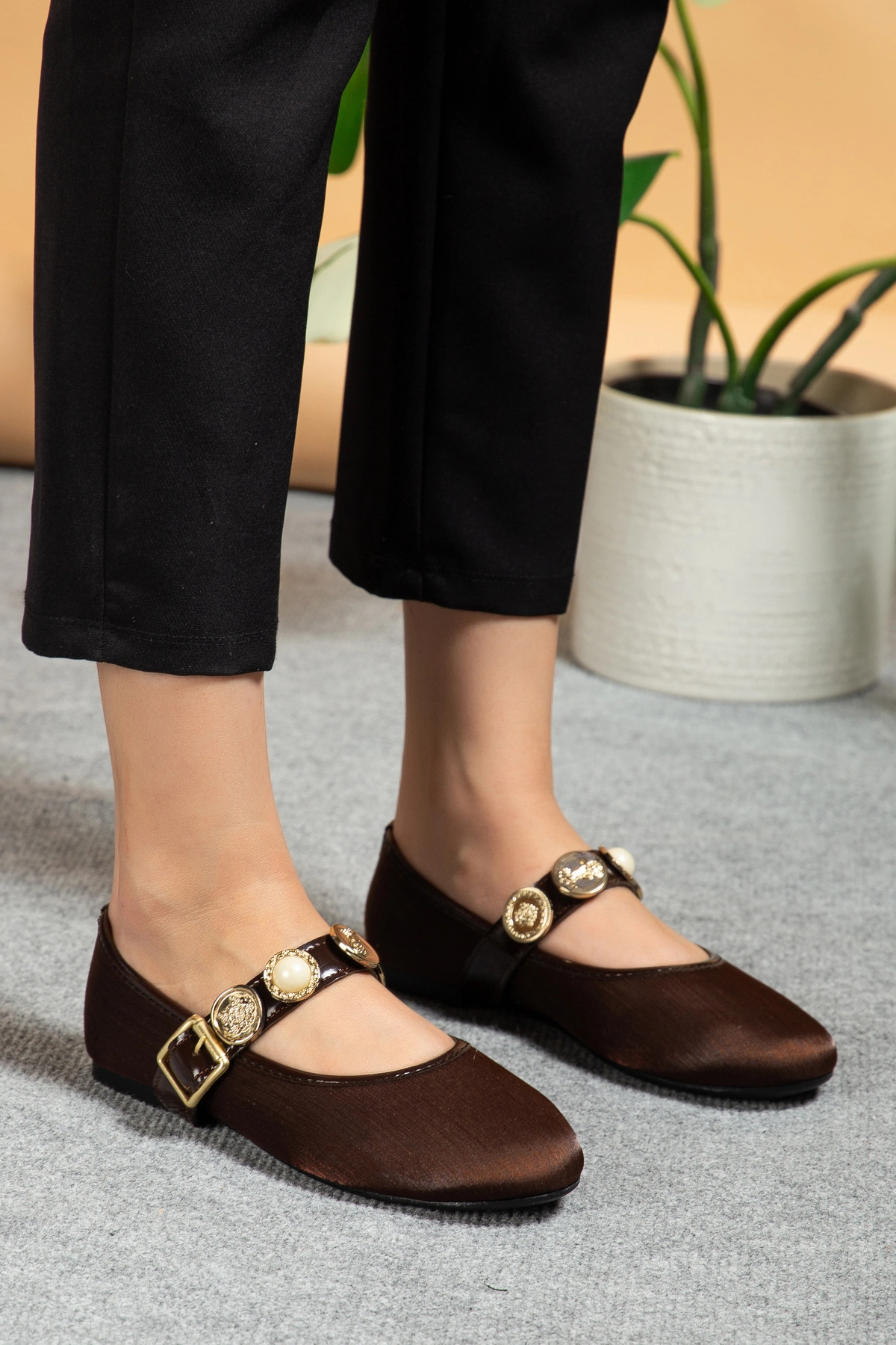 bakacstore  Kadın Kahverengi Gold Aksesuarlı Şık Parlak Kumaş Babet