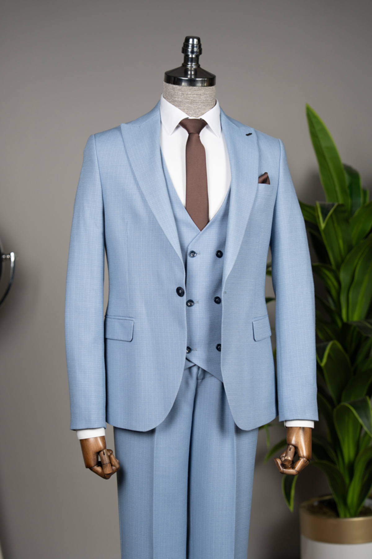 Tailor Ayhan Vested Suit – Prefer SlimFit size 1 large.
